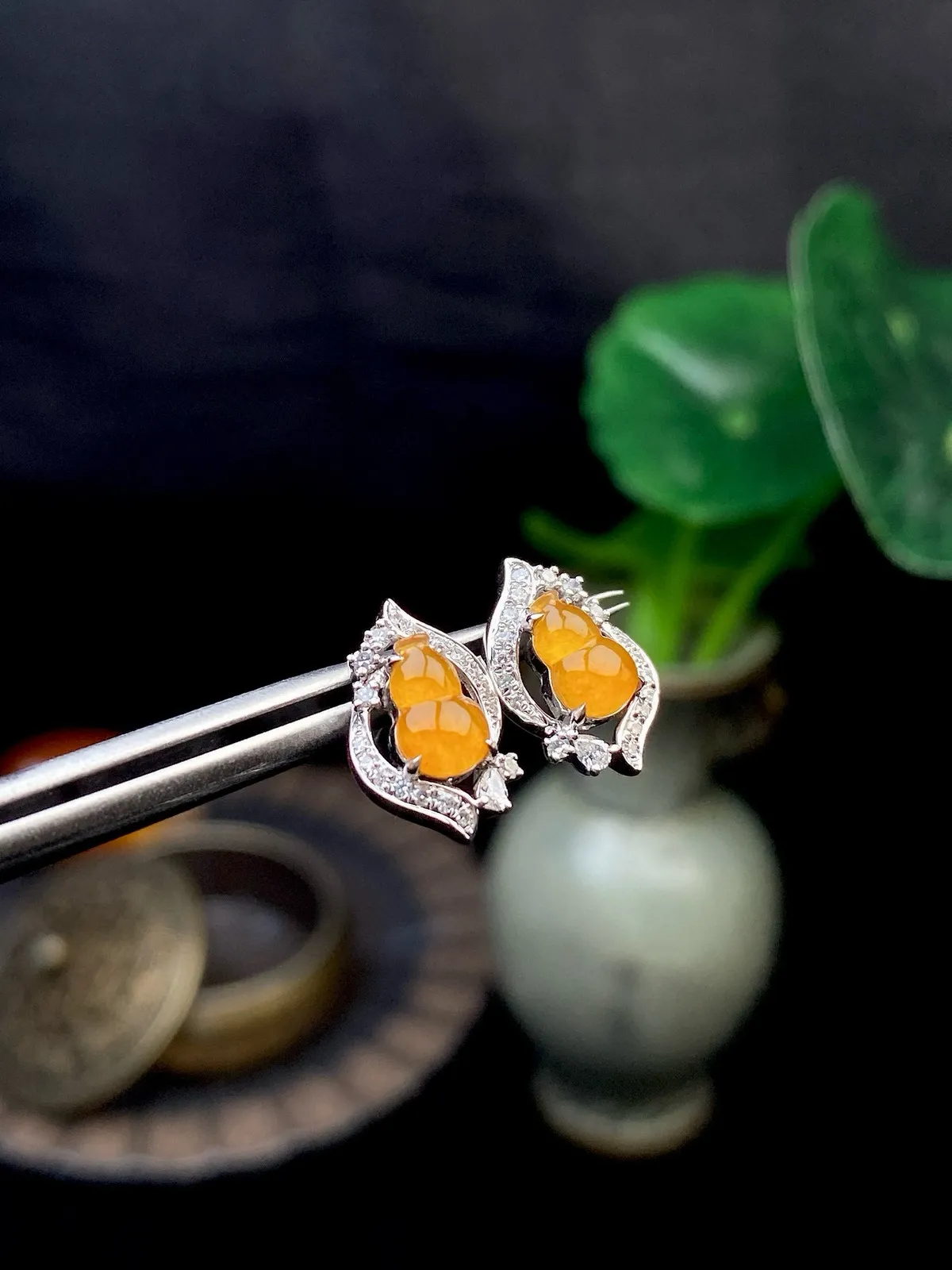 【冰种黄翡葫芦耳坠】金枝玉叶，质地细润，起刚起荧光，18K金钻镶嵌，裸石尺寸12.4*8.1*4.5毫米