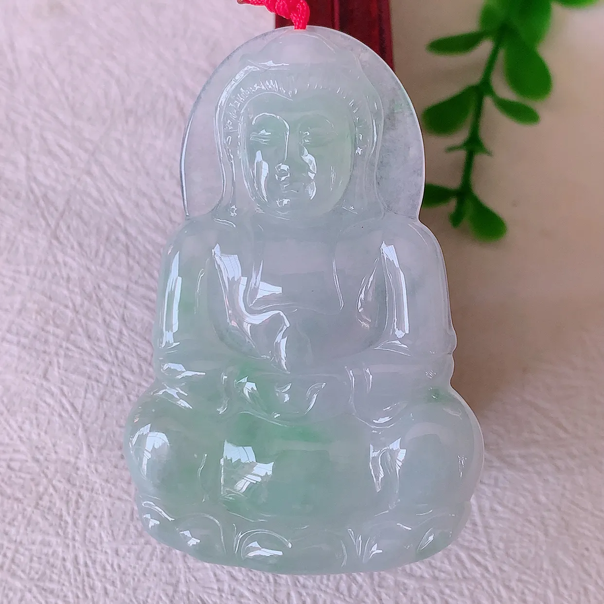 自然光实拍，冰飘绿翡翠观音菩萨吊坠，赐福观音，玉润通透， 慈祥端庄！#46.7