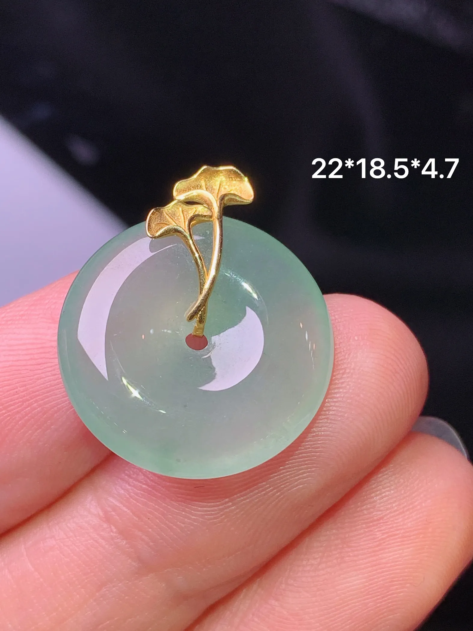 18k金镶嵌冰种平安扣吊坠 玉质细腻 水润亮眼 色泽艳丽 整体尺寸22*18.5*4.7