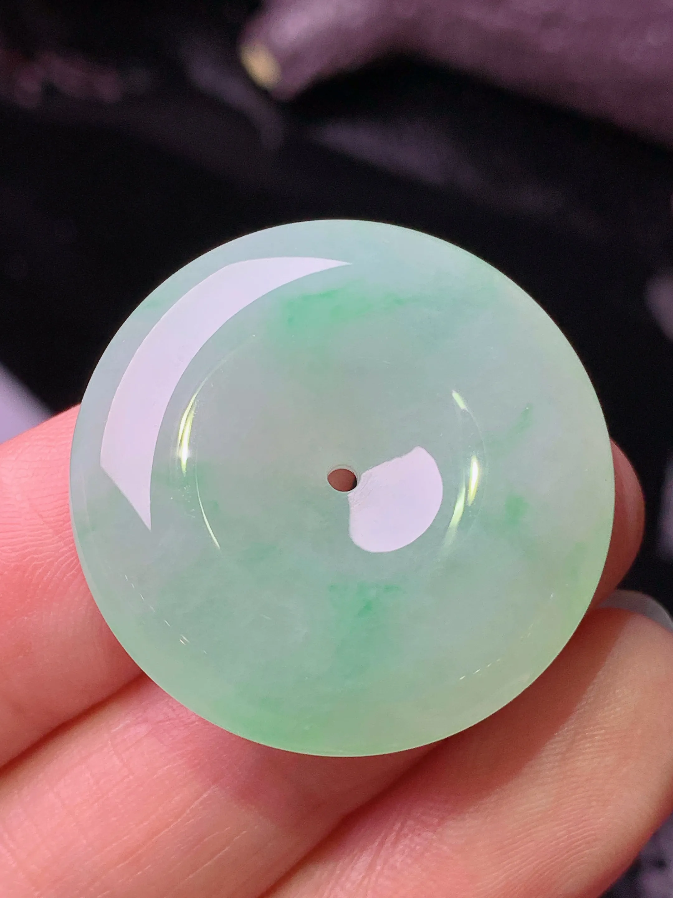 飘绿平安扣吊坠 玉质细腻 水润亮眼 色泽艳丽 整体尺寸27.5*6.8