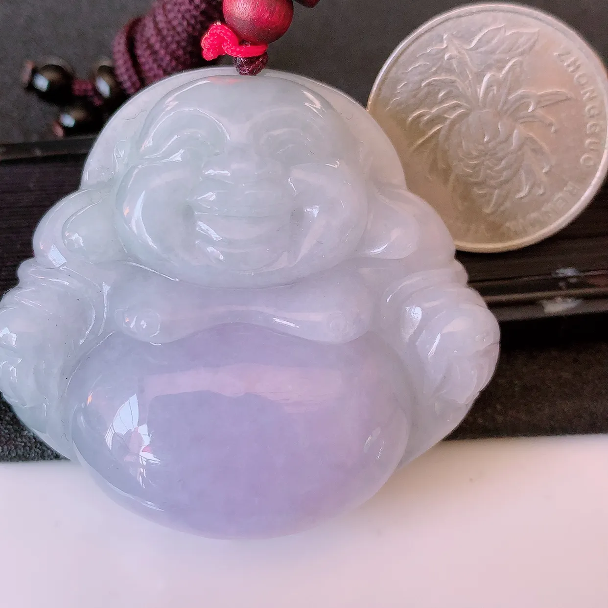 自然光实拍，大件厚装紫罗兰翡翠佛公吊坠，玉笑佛，饱满，开脸喜庆，配戴优雅迷人！#46.7