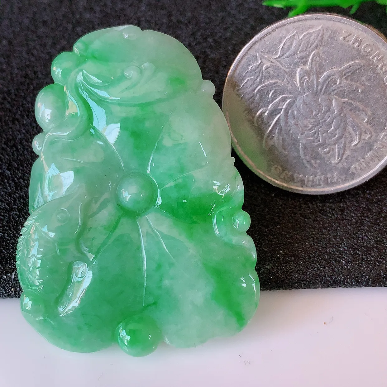 自然光实拍，冰飘绿翡翠荷叶鱼、和和美美玉坠，财源广进，自然隐逸、荷本是素不着尘之物，有和美之寓意。#05.7