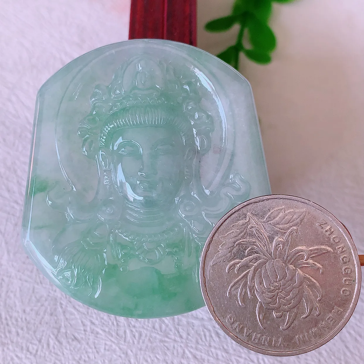 自然光实拍，冰飘花翡翠观音菩萨吊坠，赐福观音，玉润通透，慈祥端庄！#46.7