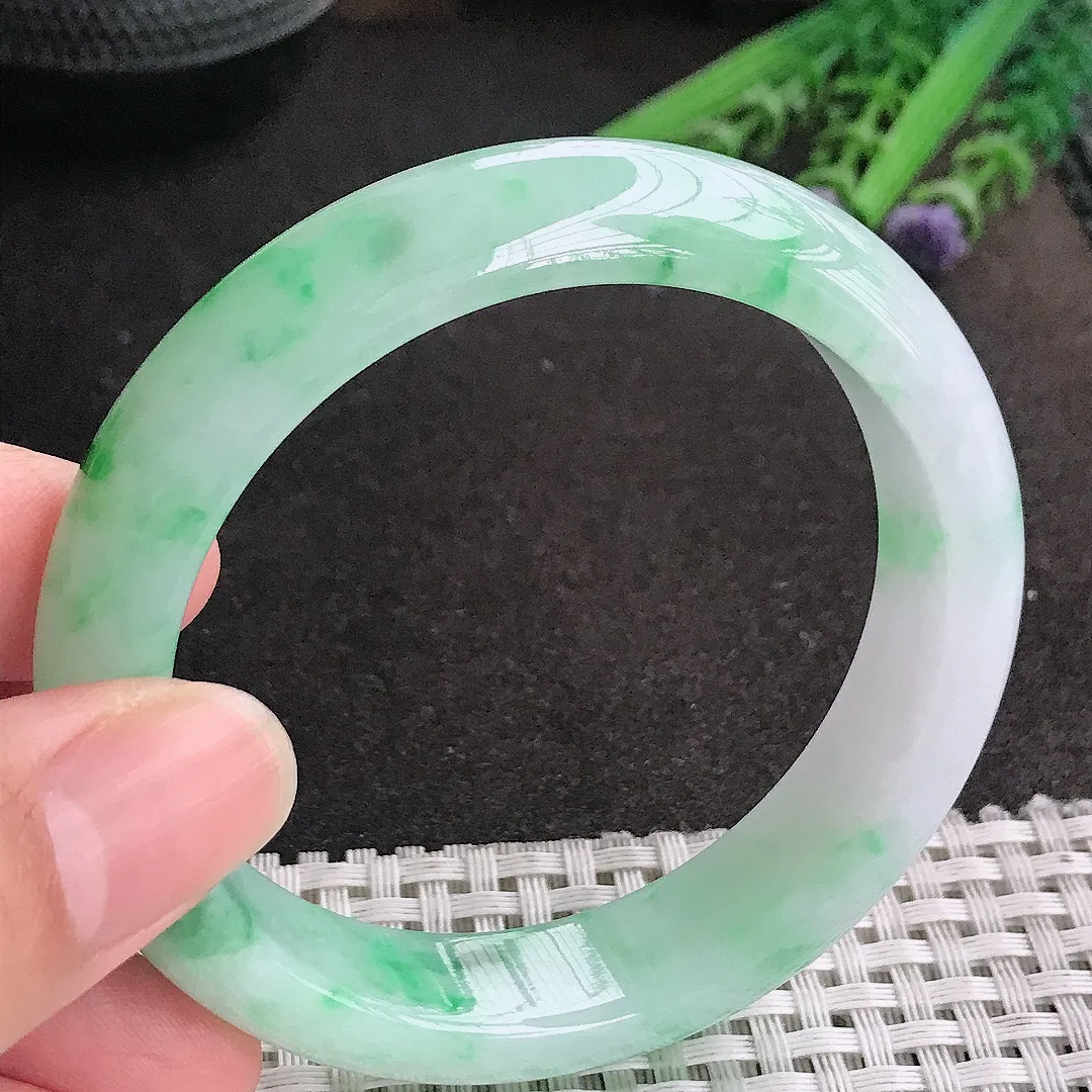 天然A货翡翠56/13.4/8.2老坑精美冰润飘阳绿手镯宽边玉镯