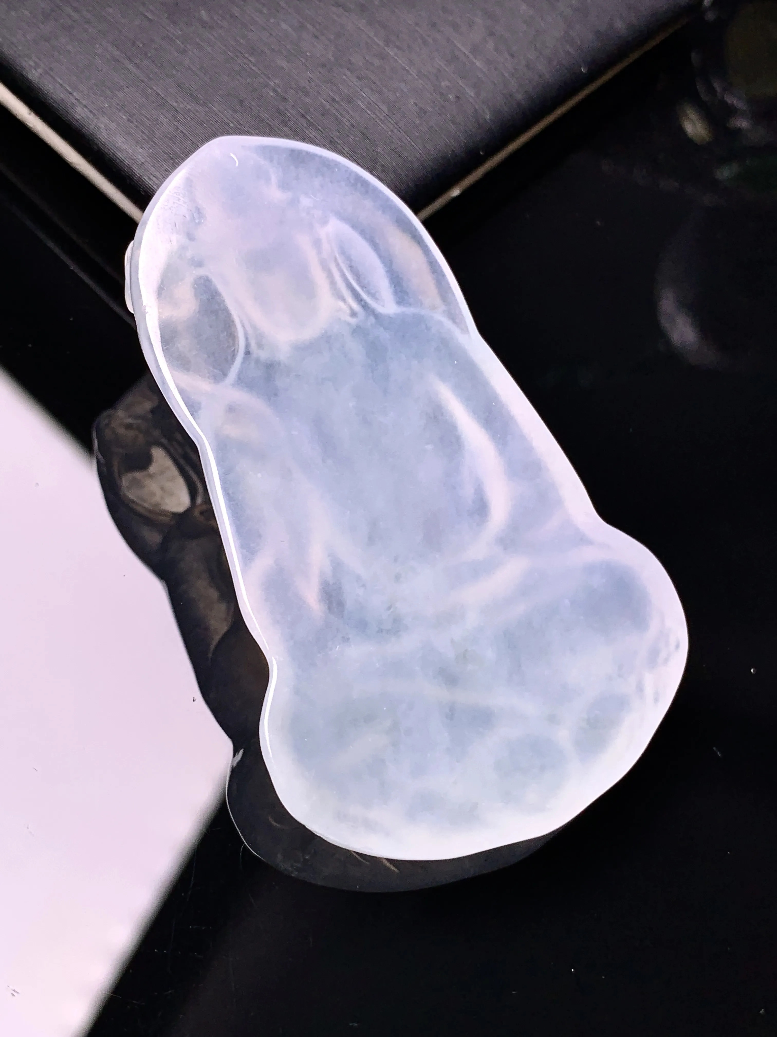 冰种观音菩萨吊坠 玉质细腻 水润亮眼 色泽艳丽 整体尺寸53.6*33.6*5.2