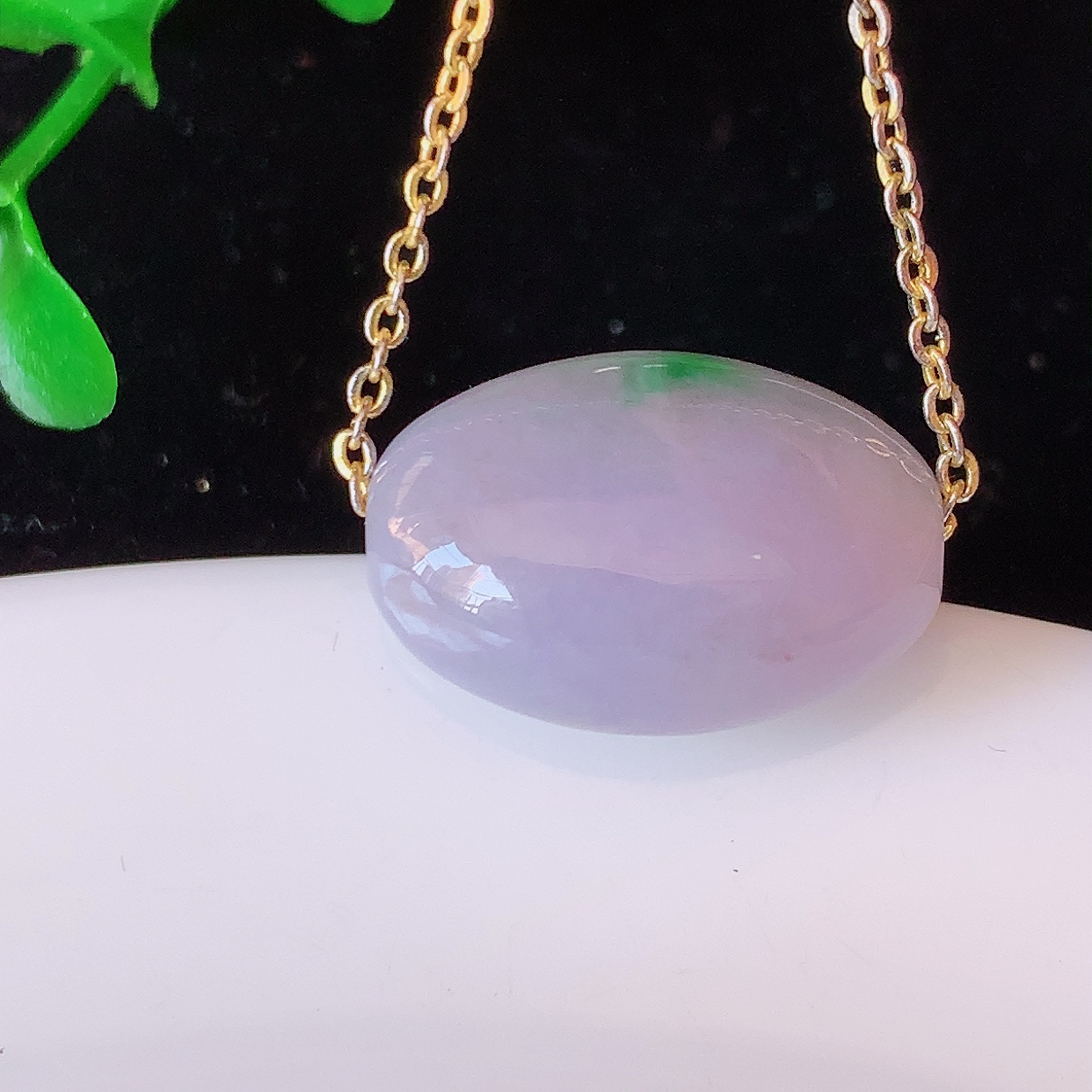 自然光实拍，冰润春带彩翡翠路路通吊坠，寓意好运连连，路路畅通，经典款式，财运滚滚，路路通，佩戴效果更好！配银链子#94.7