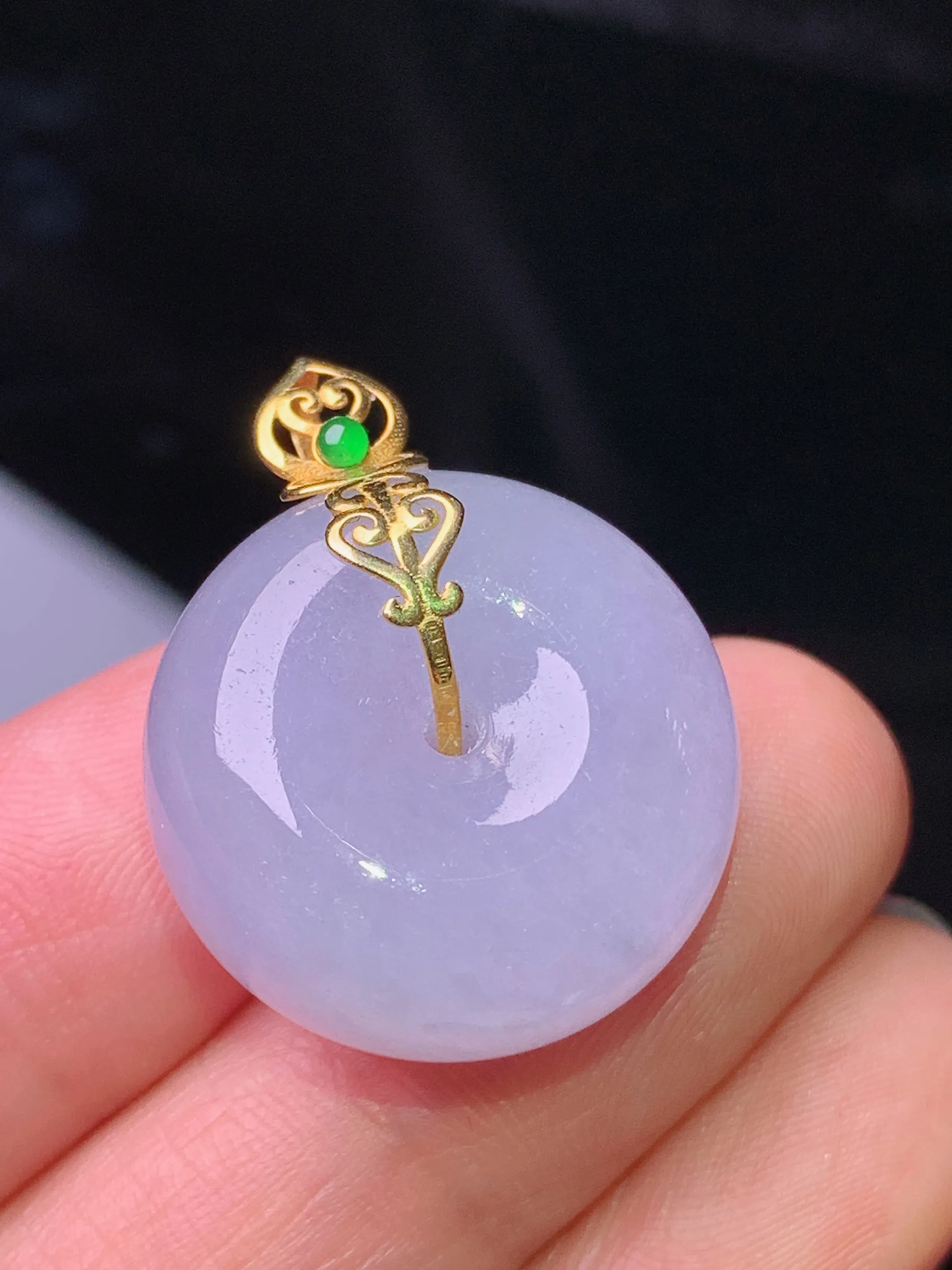 18k金镶嵌紫罗兰平安扣吊坠 玉质细腻 水润亮眼 色泽艳丽 整体尺寸26.2*20.6*11.5