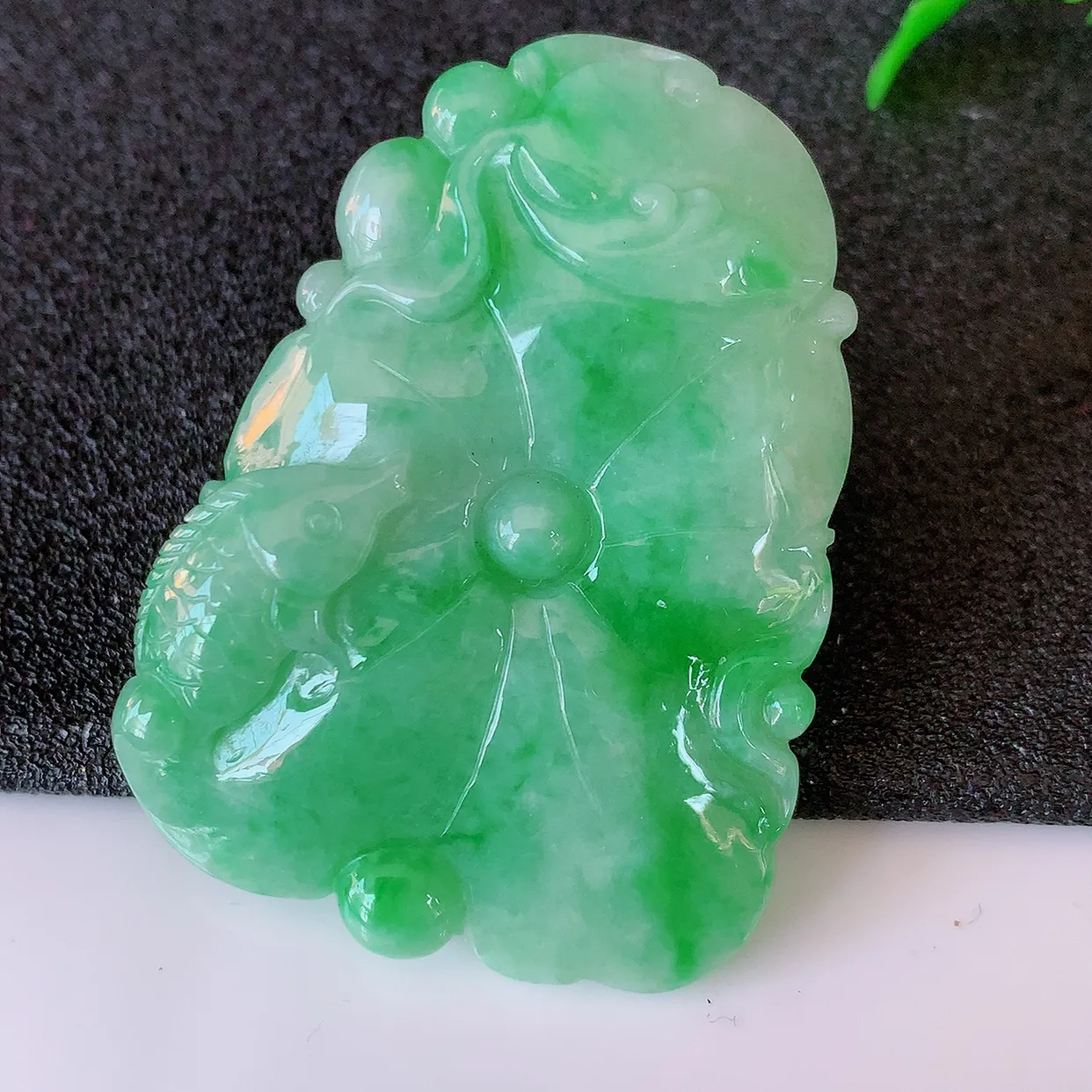 自然光实拍，冰飘绿翡翠荷叶鱼、和和美美玉坠，财源广进，自然隐逸、荷本是素不着尘之物，有和美之寓意。#05.7