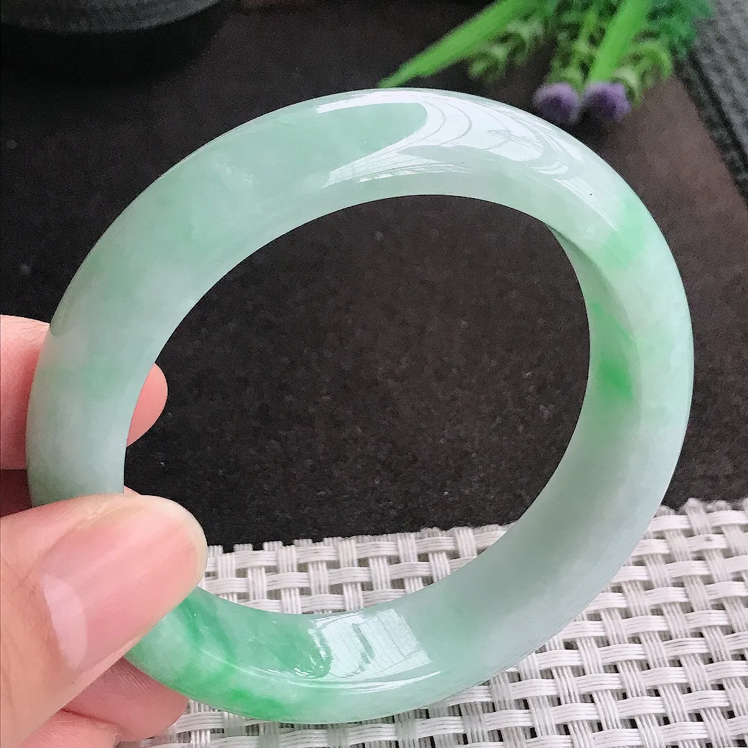 天然A货翡翠58.5/15.3/8.8老坑精美温润飘绿轮胎手镯宽边玉镯