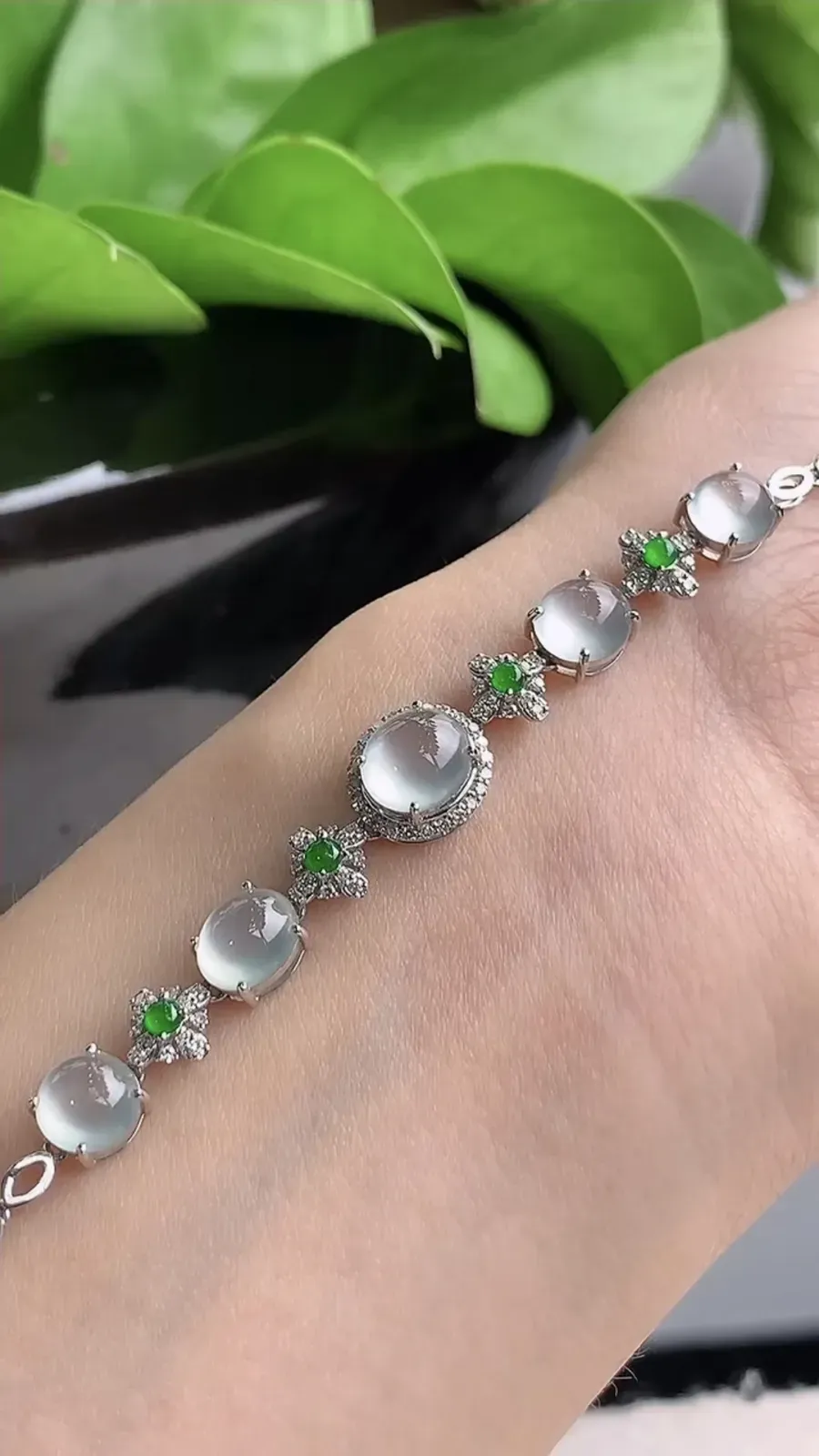 a货翡翠老坑冰种18K金伴钻镶嵌白月光蛋面手链 尺寸7×6.4×6mm 重量5.75g 1208