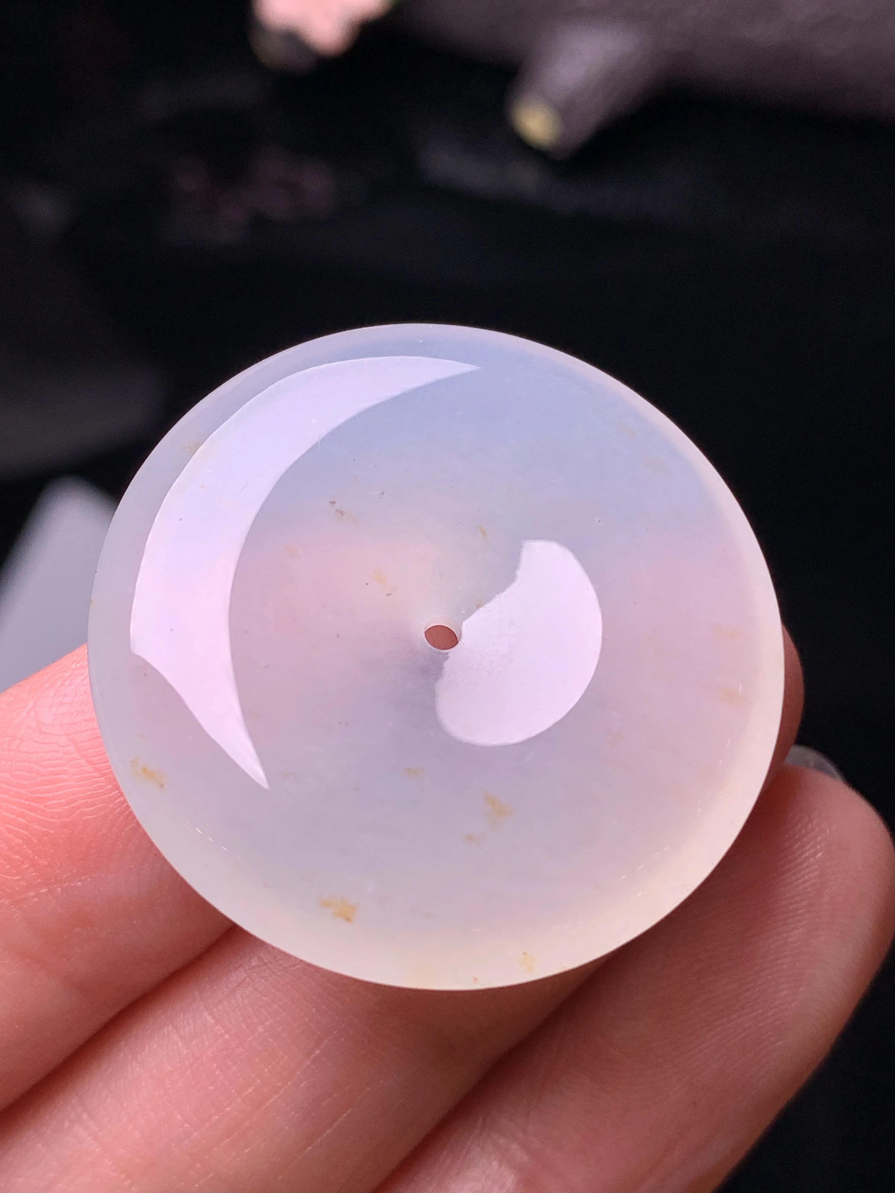 冰种平安扣吊坠 玉质细腻 水润亮眼 色泽艳丽 整体尺寸29.6*6