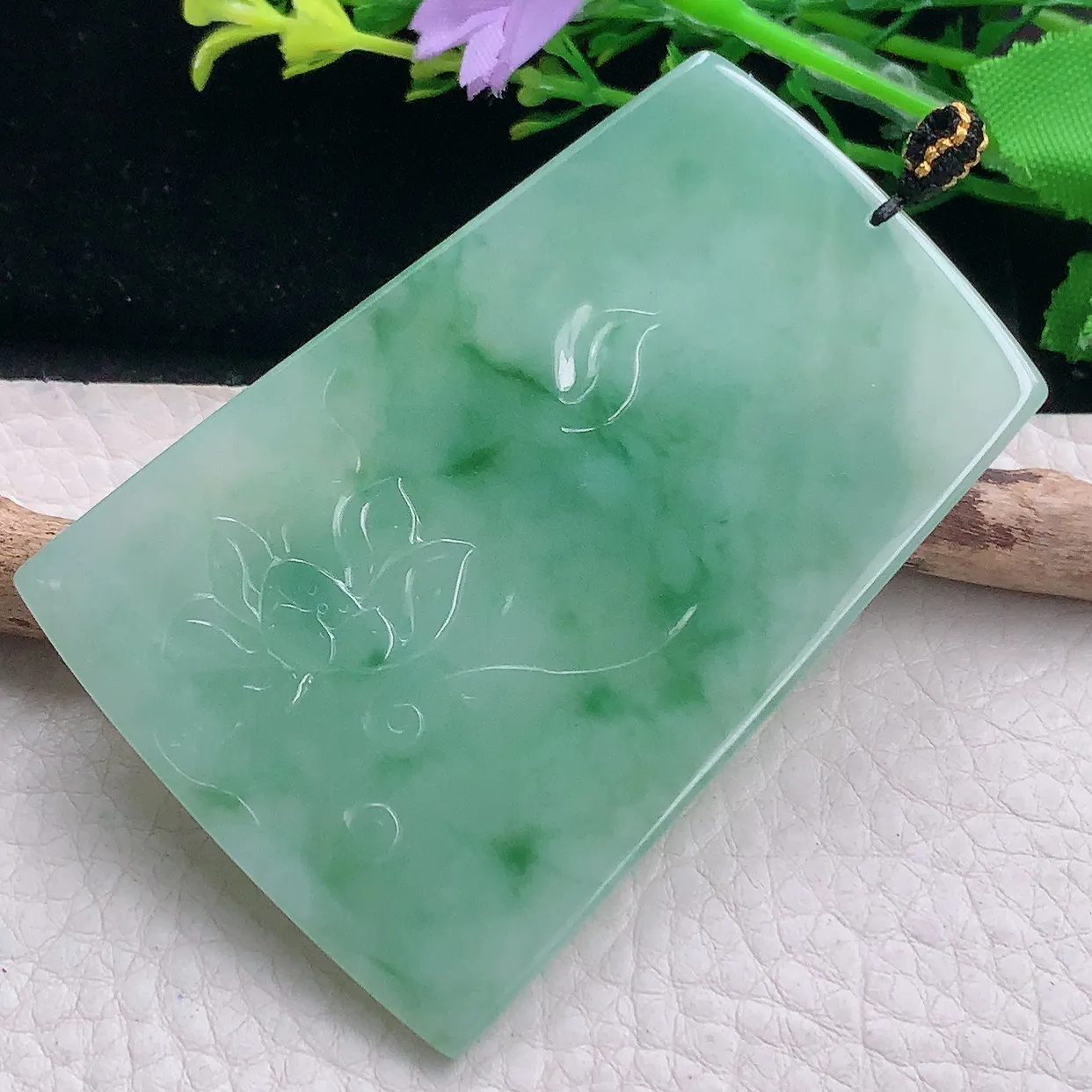 kh自然光71*47.6*5.6缅甸翡翠a货飘绿千手观音 玉观音玉吊坠 玉挂件