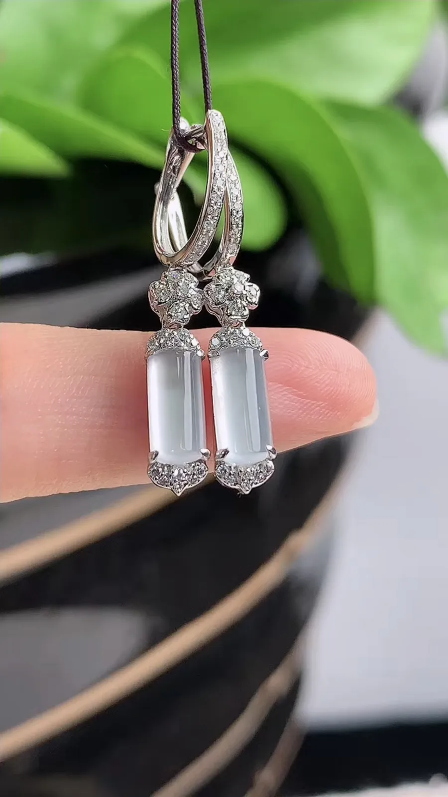 a货翡翠老坑冰种18K金伴钻镶嵌白月光无事牌耳坠 尺寸8×3.8×4.5mm 重量2.14g 1208