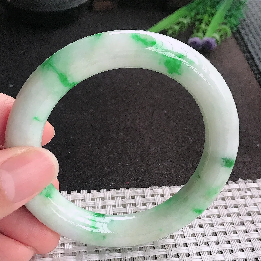 天然A货翡翠56.5/11.4老坑精美温润飘阳绿圆条手镯玉镯