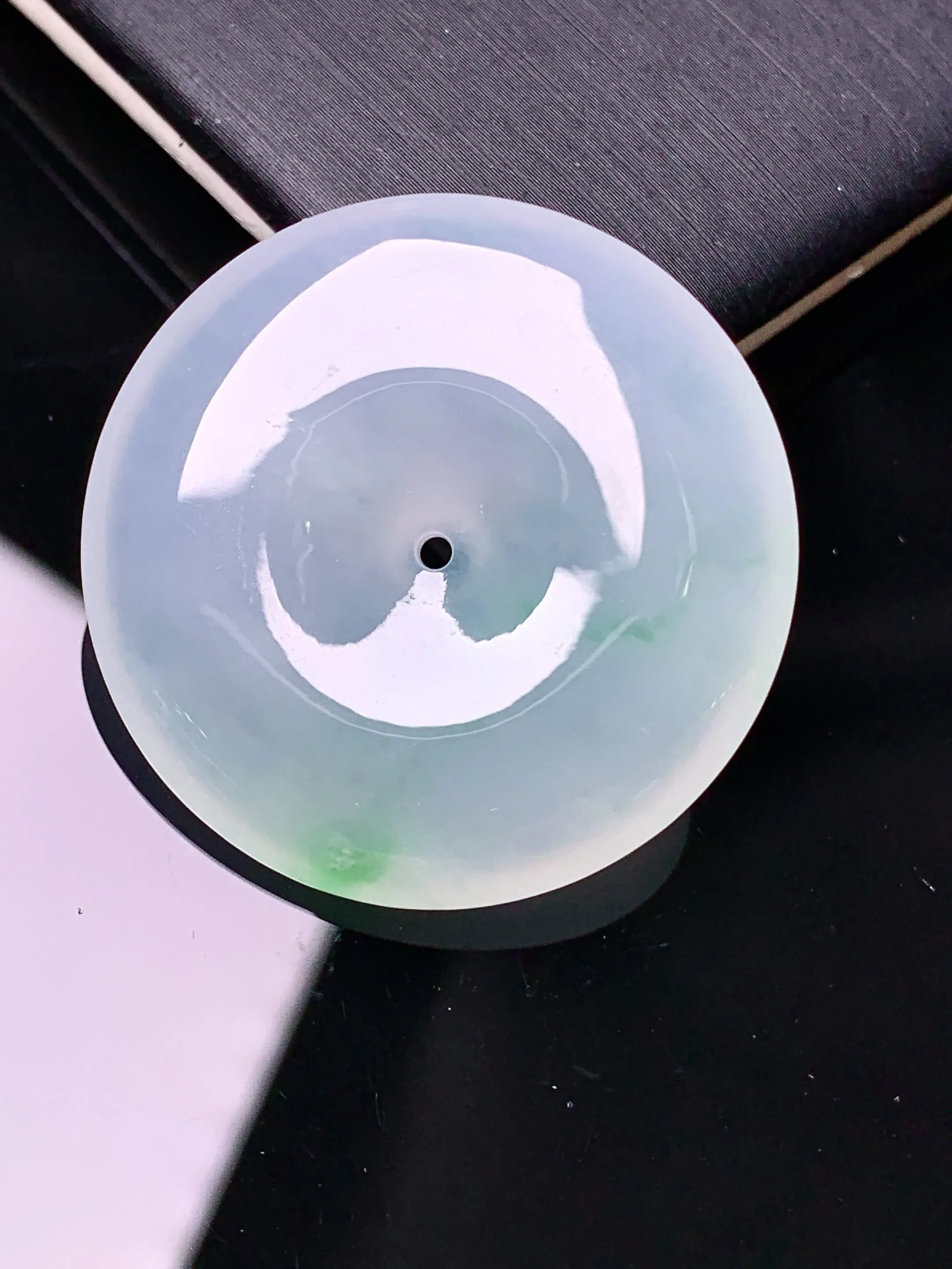 冰种平安扣吊坠 玉质细腻 水润亮眼 色泽艳丽 整体尺寸32*6.8