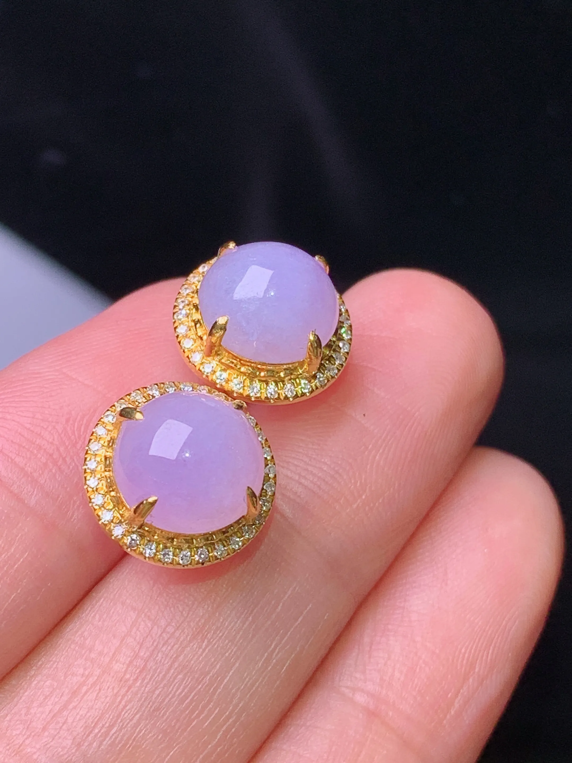 18k金钻镶嵌紫罗兰蛋面耳钉 玉质细腻 水润亮眼 色泽艳丽 整体尺寸11.3*6.6