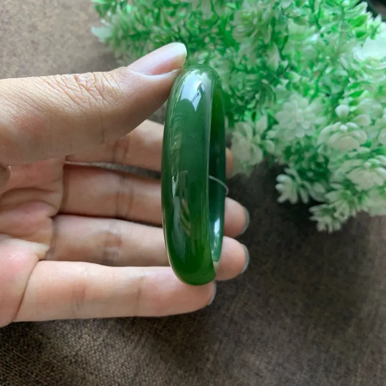 珍藏品，圈口52和田玉碧玉菠菜绿手镯，品质高