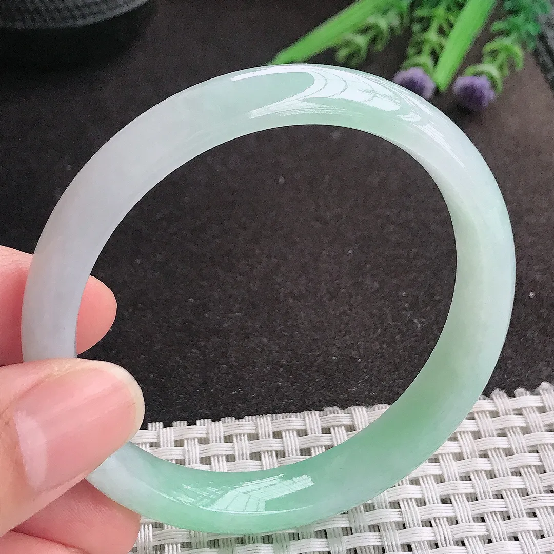 天然A货翡翠57.8/11.1/7.5老坑冰胶水灵冰晴绿手镯宽边玉镯