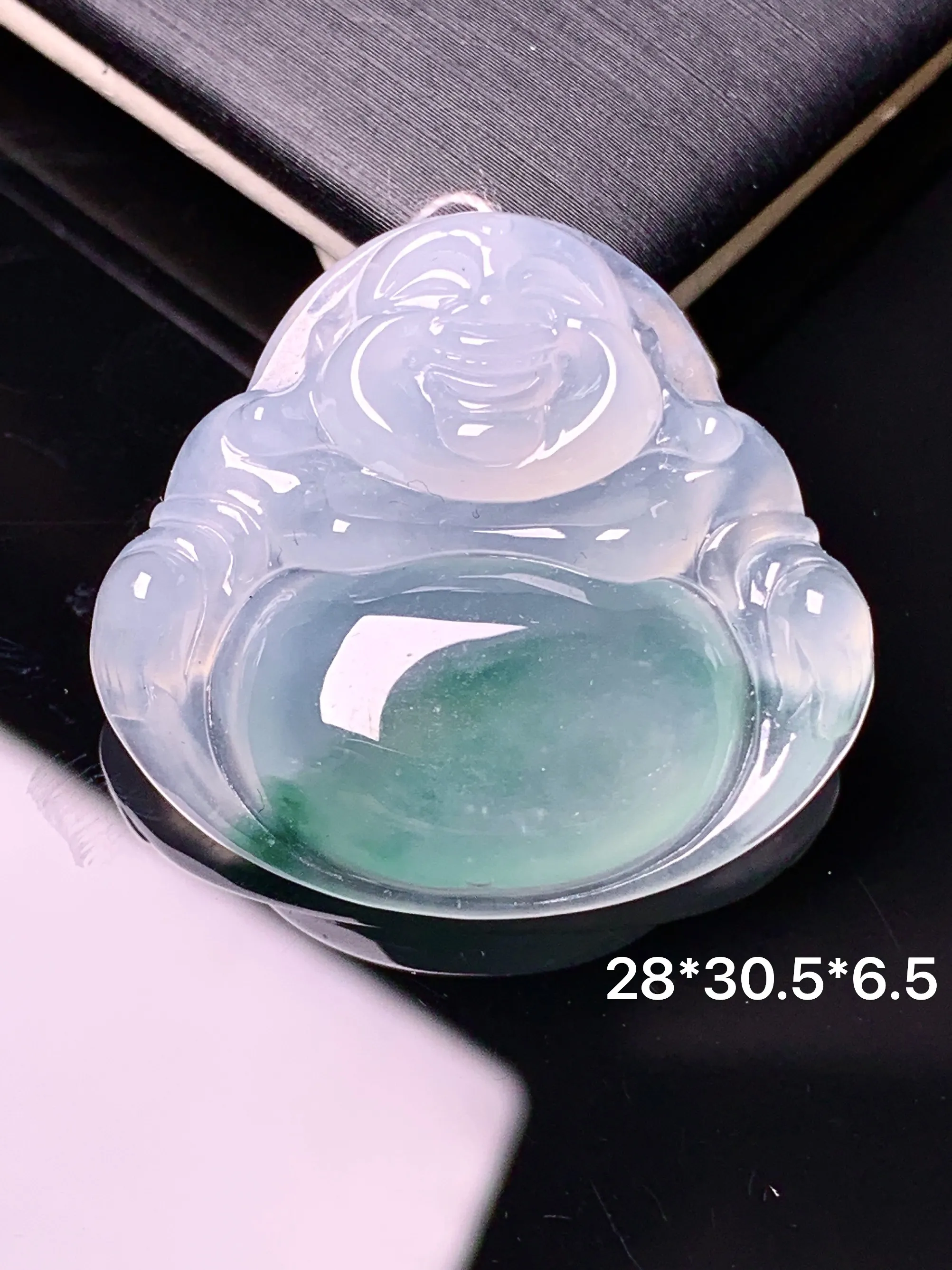 冰种飘绿佛公吊坠 玉质细腻 水润亮眼 色泽艳丽 整体尺寸28*30.5*6.5