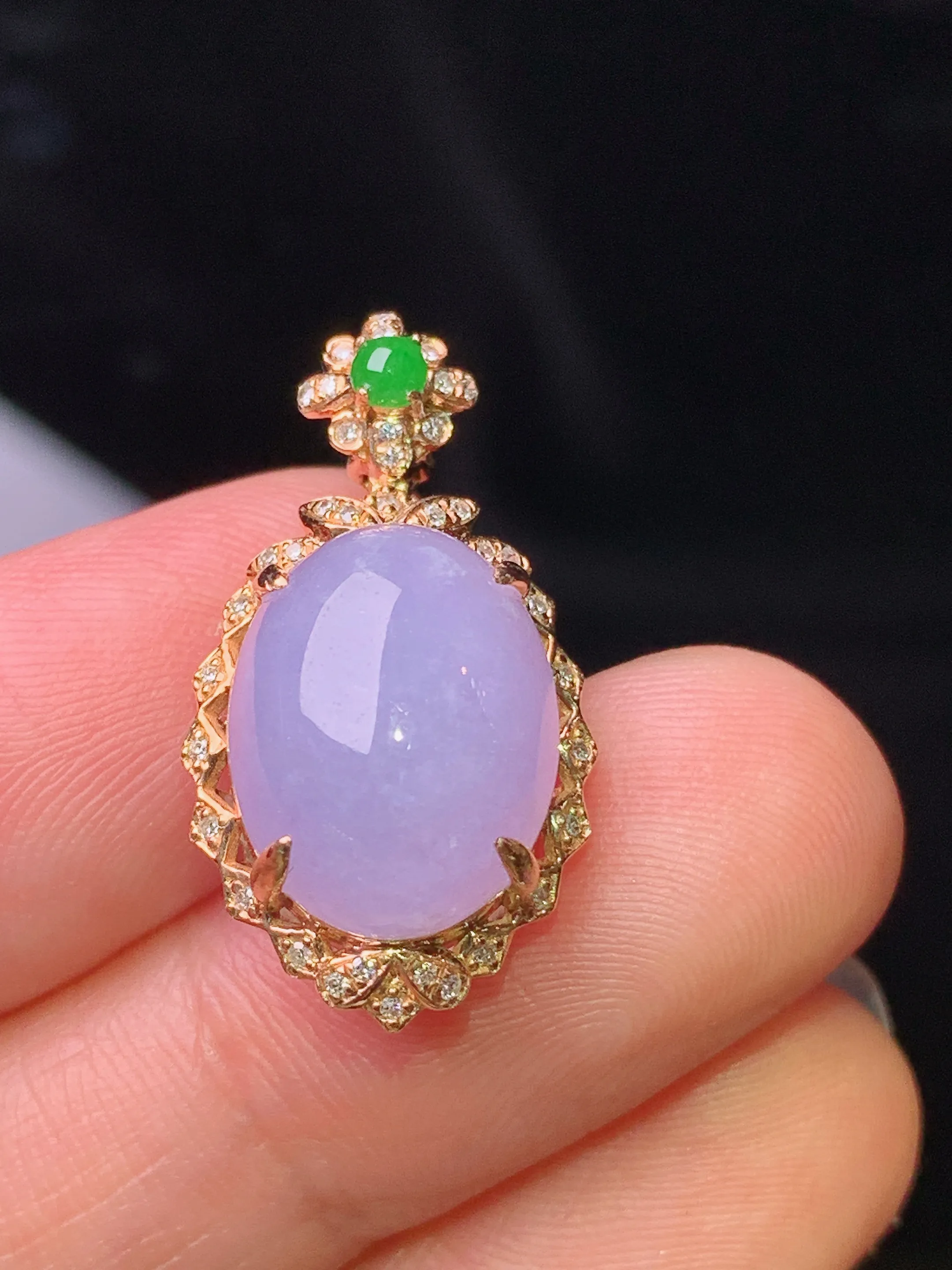 18k金钻镶嵌紫罗兰蛋面吊坠 玉质细腻 水润亮眼 色泽艳丽 整体尺寸24.5*13.5*9.6