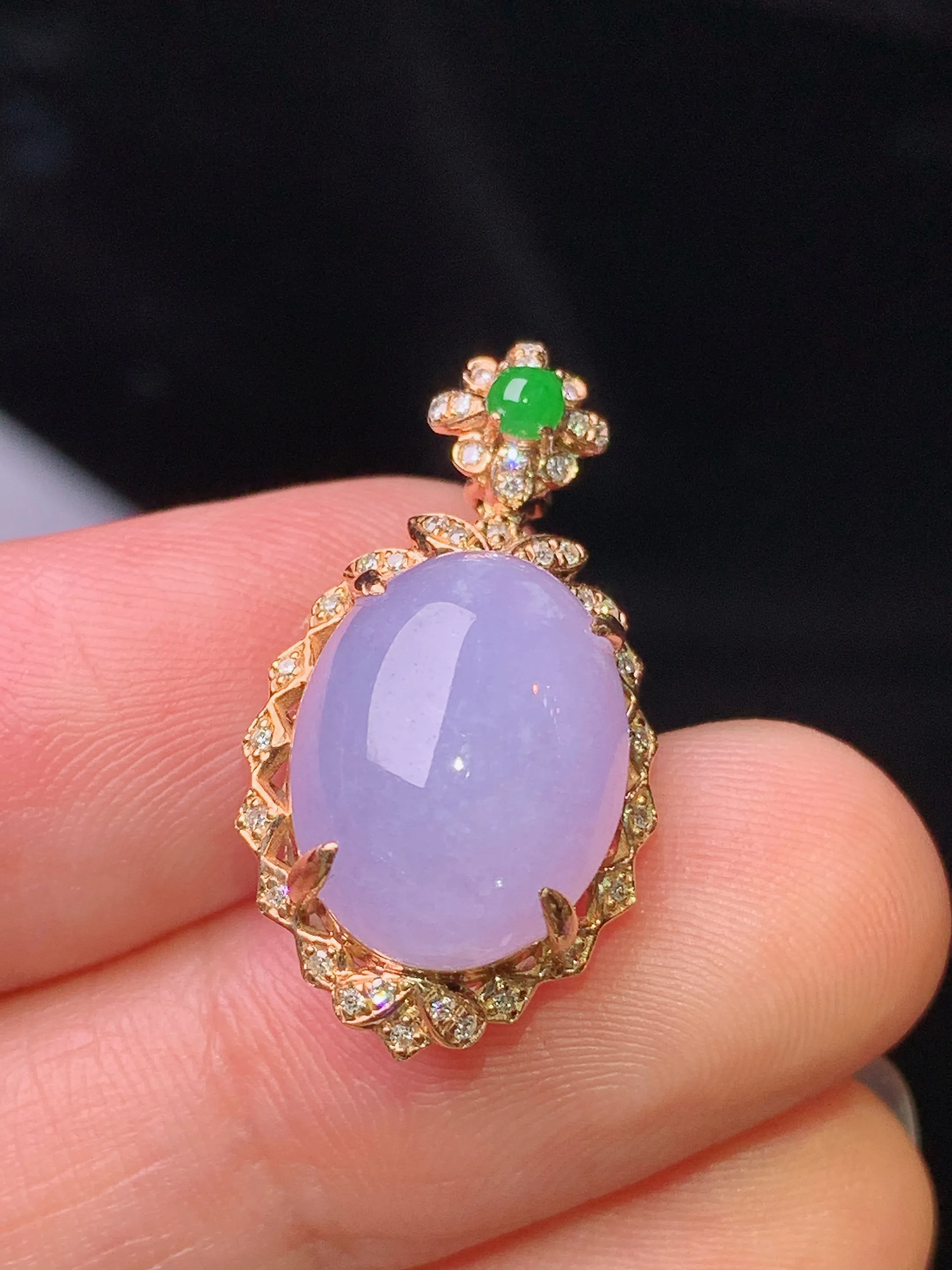 18k金钻镶嵌紫罗兰蛋面吊坠 玉质细腻 水润亮眼 色泽艳丽 整体尺寸24.5*13.5*9.6