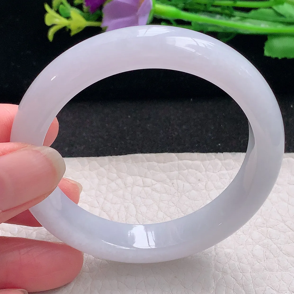 z自然光53.5*11.6*8平安镯 翡翠a货玉手镯淡紫秀气宽边珠宝玉手环