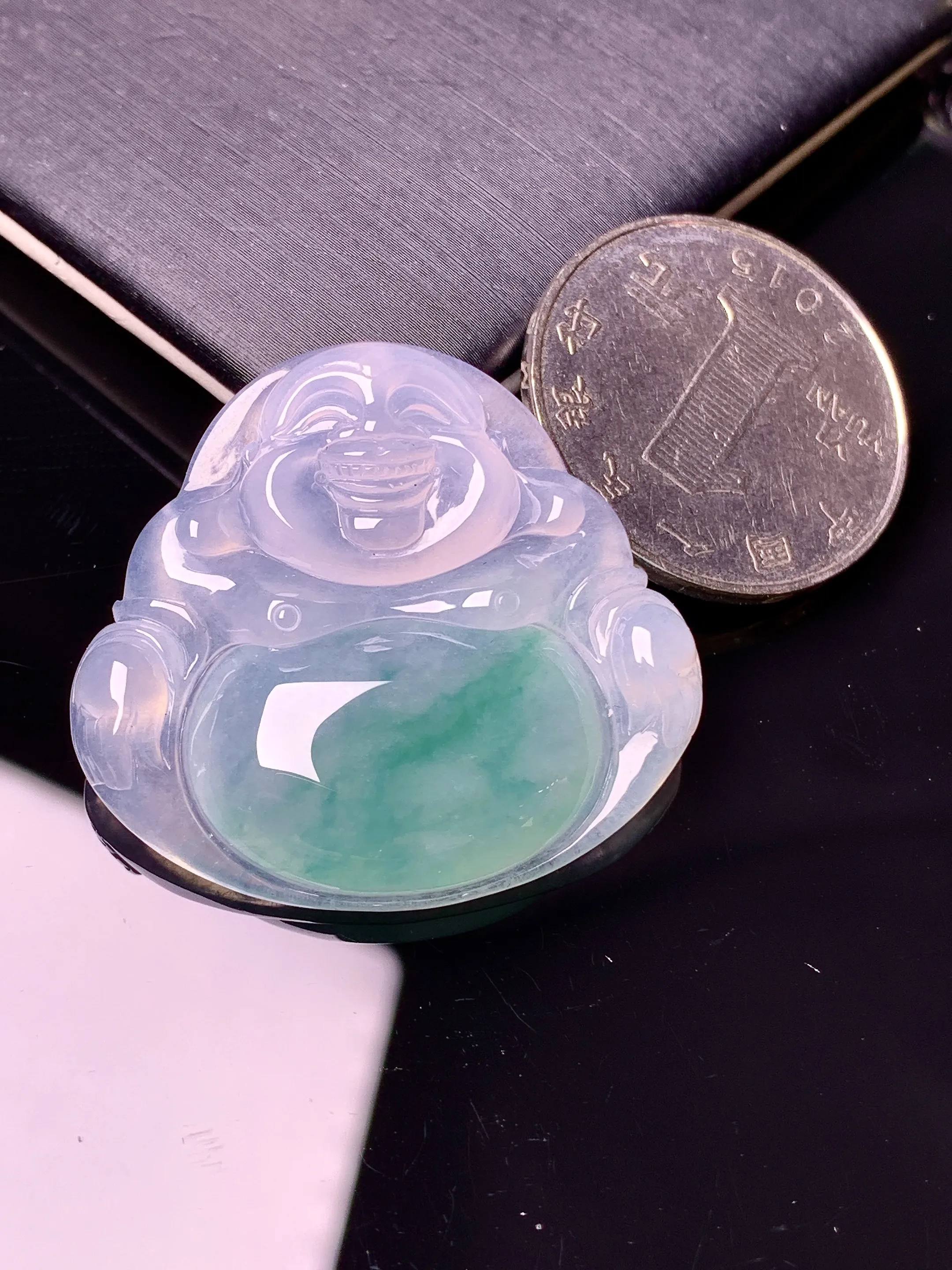 冰种飘绿佛公吊坠 玉质细腻 水润亮眼 色泽艳丽 整体尺寸32.2*34.5*6