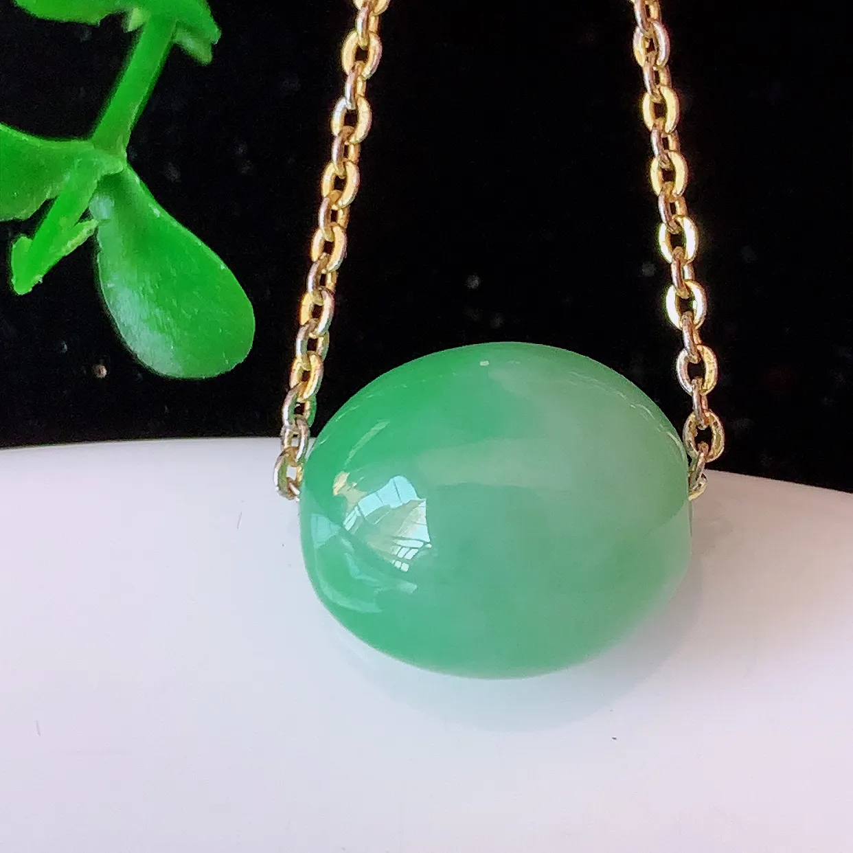 自然光实拍，冰飘绿翡翠路路通吊坠，寓意好运连连，路路畅通，经典款式，财运滚滚，路路通，佩戴效果更好！配银链子#94.7