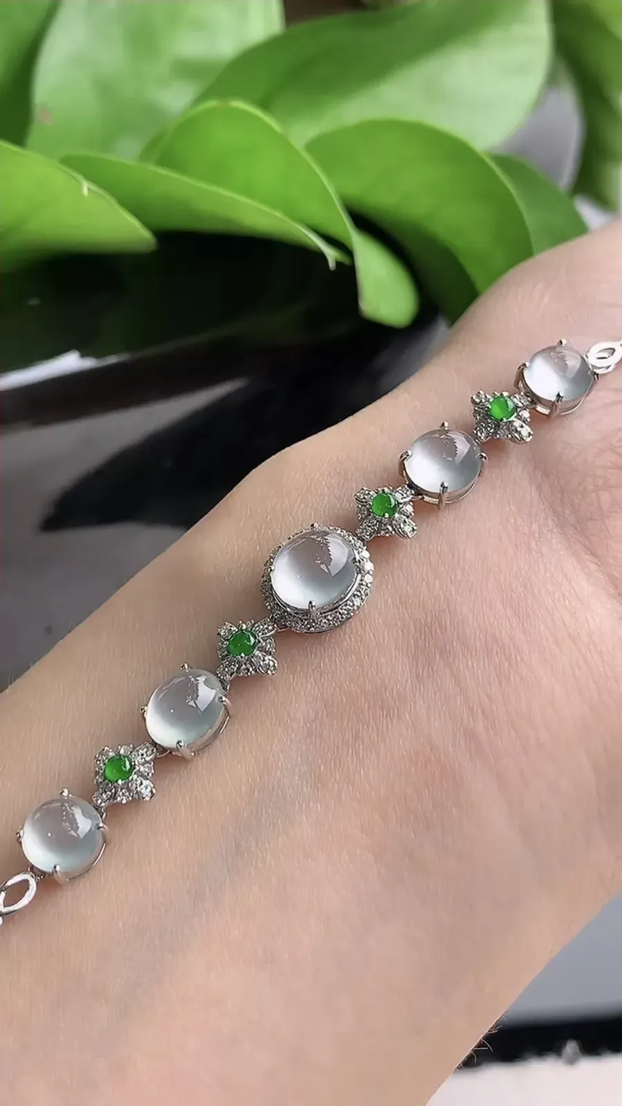 a货翡翠老坑冰种18K金伴钻镶嵌白月光蛋面手链 尺寸7×6.4×6mm 重量5.75g 1208