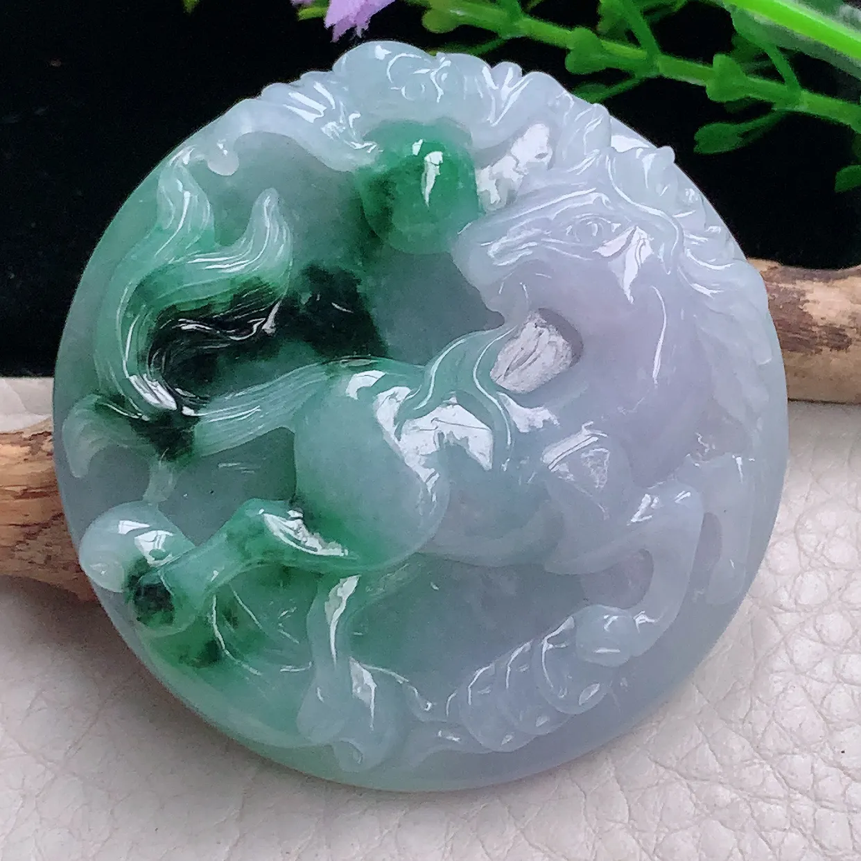 zen自然光48.8*12.8缅甸翡翠a货饱满飘花马上有钱 生肖马玉吊坠 玉挂件