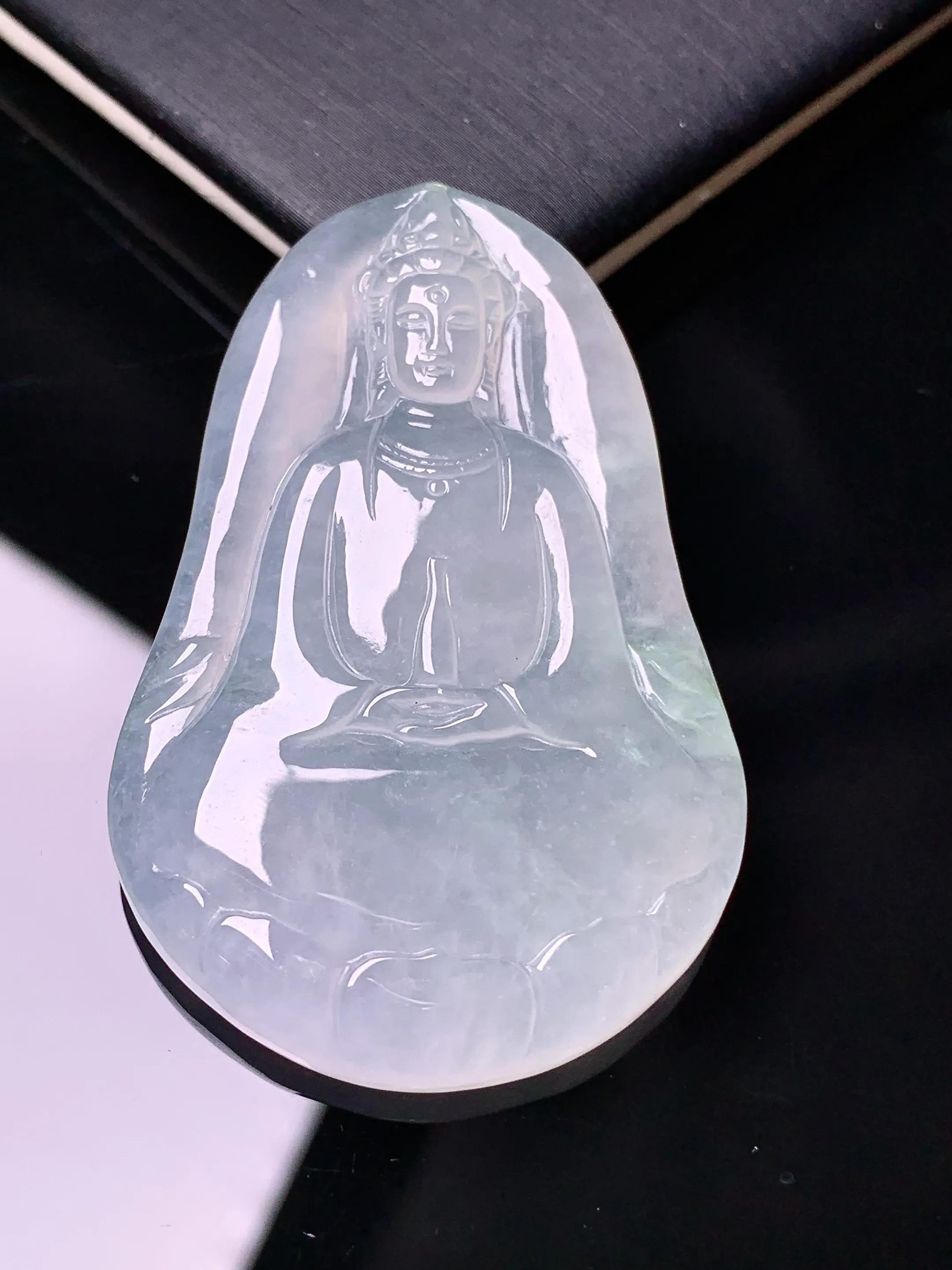 冰种观音菩萨吊坠 玉质细腻 水润亮眼 色泽艳丽 整体尺寸51*33*6