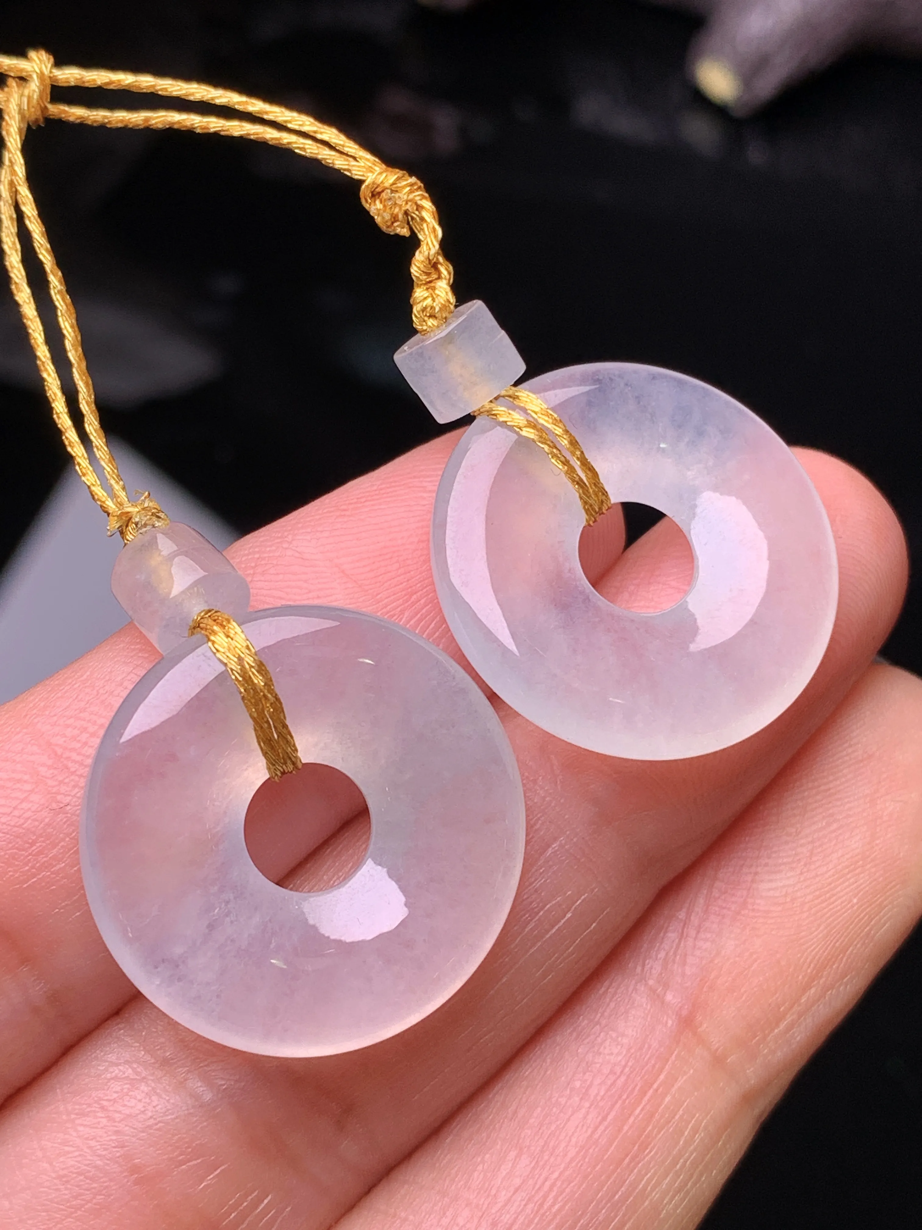 冰种平安环一对 玉质细腻 水润亮眼 色泽艳丽 整体尺寸20.8*4.2