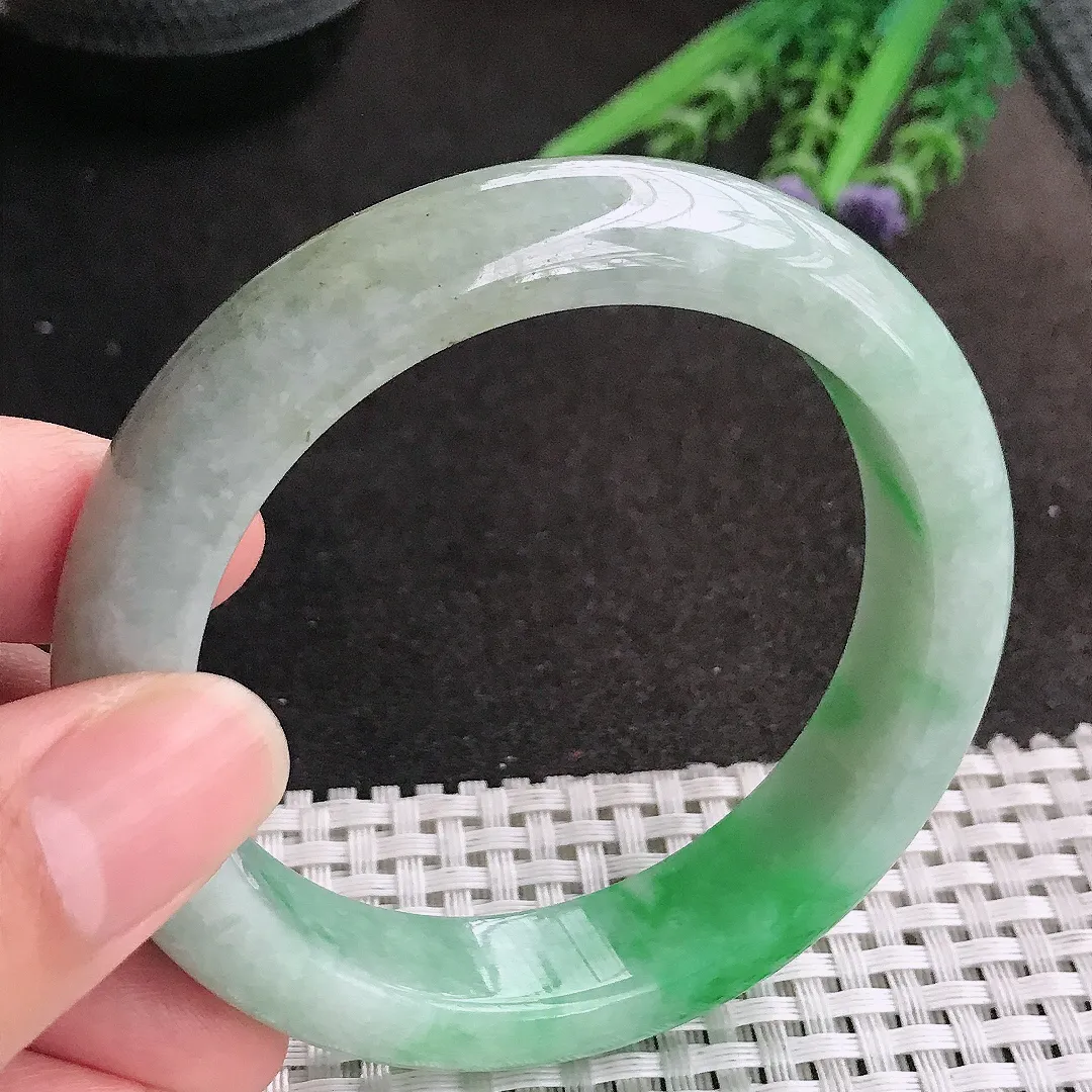 天然A货翡翠56.5/13.5/9老坑温润飘阳绿手镯宽边玉镯