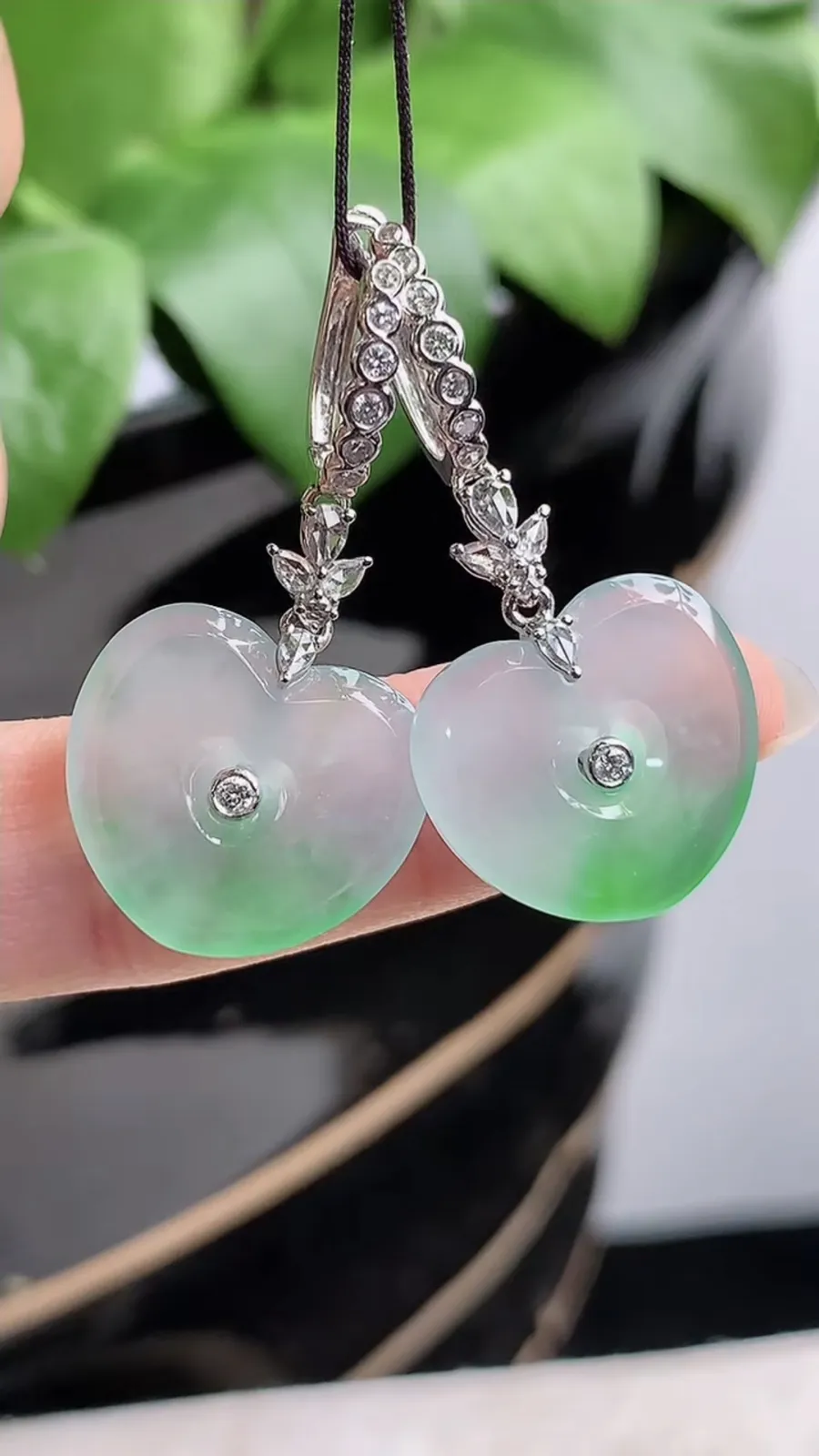 a货翡翠老坑冰种18K金伴钻镶嵌飘绿爱心耳坠 尺寸14.6×16.4×4mm 重量6.62g 1207