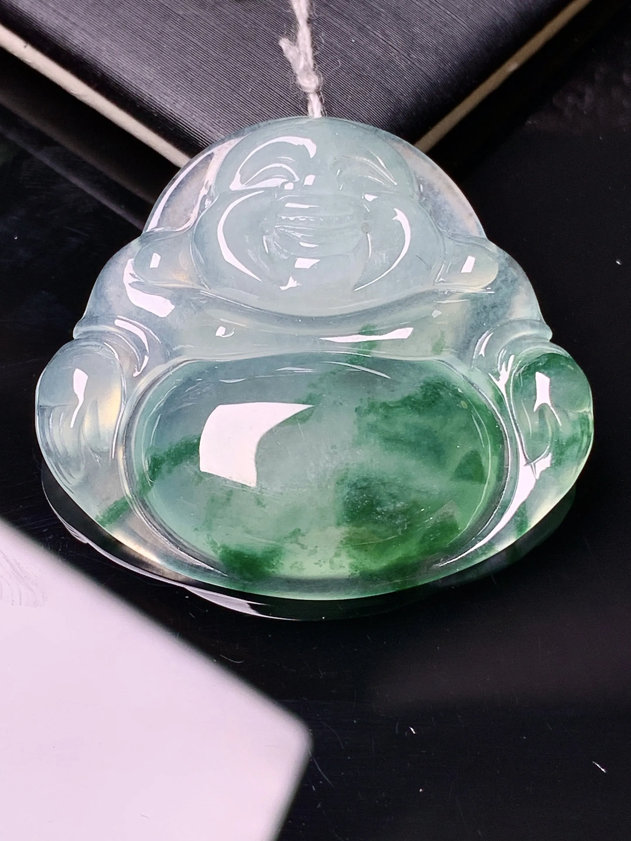 冰种飘绿佛公吊坠 玉质细腻 水润亮眼 色泽艳丽 整体尺寸32.2*34.5*5.7