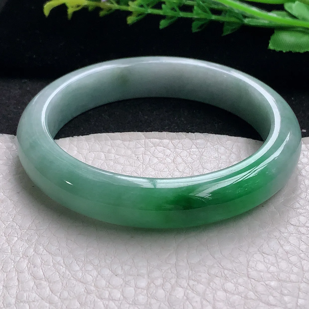 nr大圈口61.5*12.6*8.8平安镯 翡翠a货玉手镯辣绿宽边珠宝玉手环