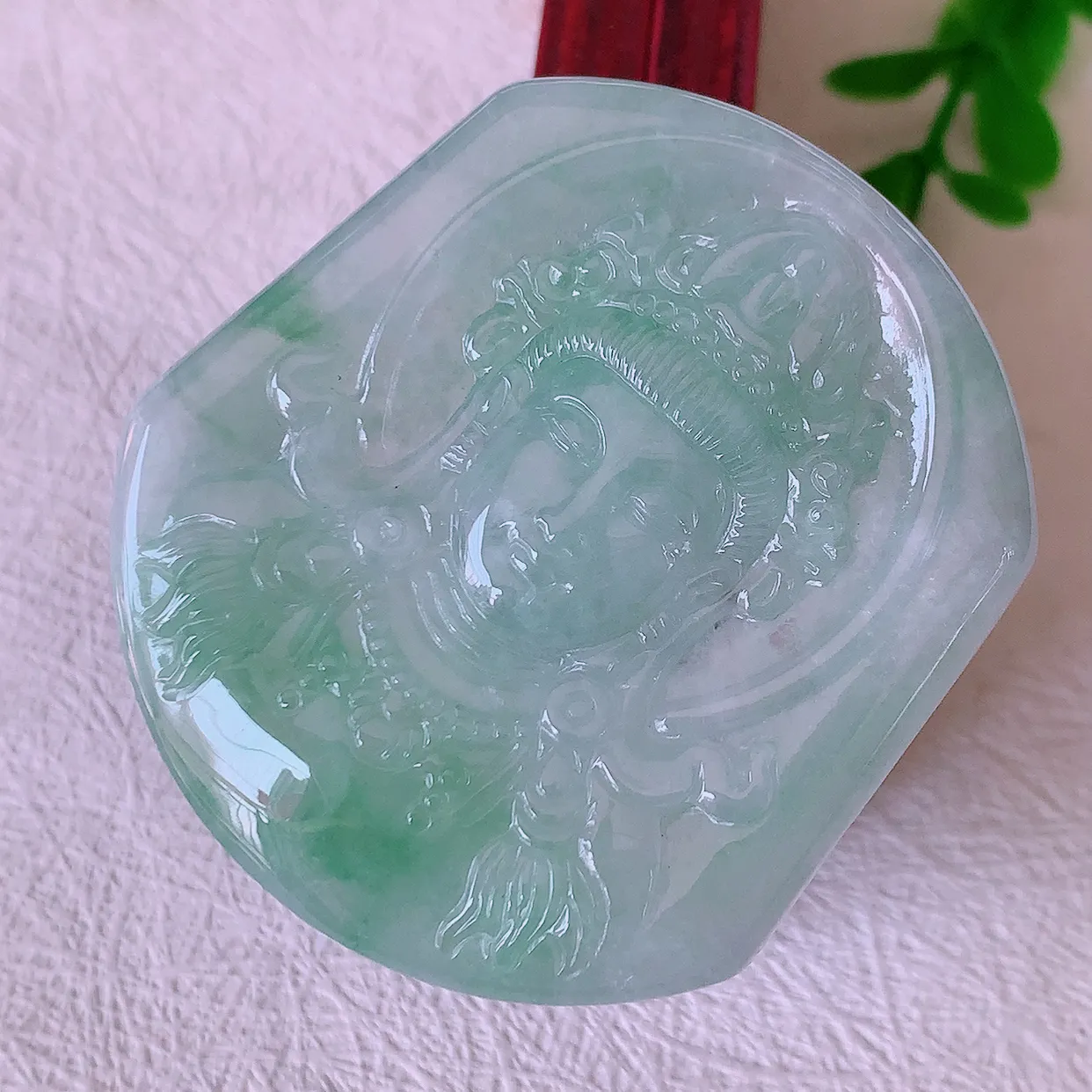 自然光实拍，冰飘花翡翠观音菩萨吊坠，赐福观音，玉润通透，慈祥端庄！#46.7