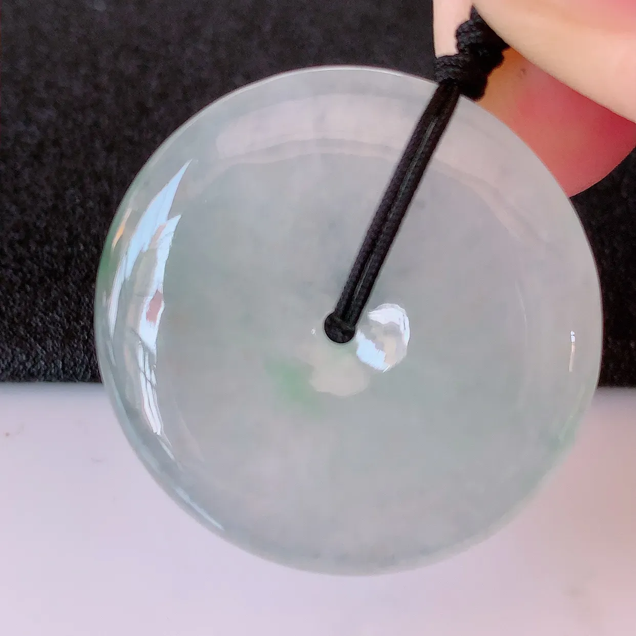 自然光实拍，冰种飘花翡翠平安扣吊坠，冰透，灵动飘逸，寓意平平安安，平安扣佩戴端庄漂亮！#41.7