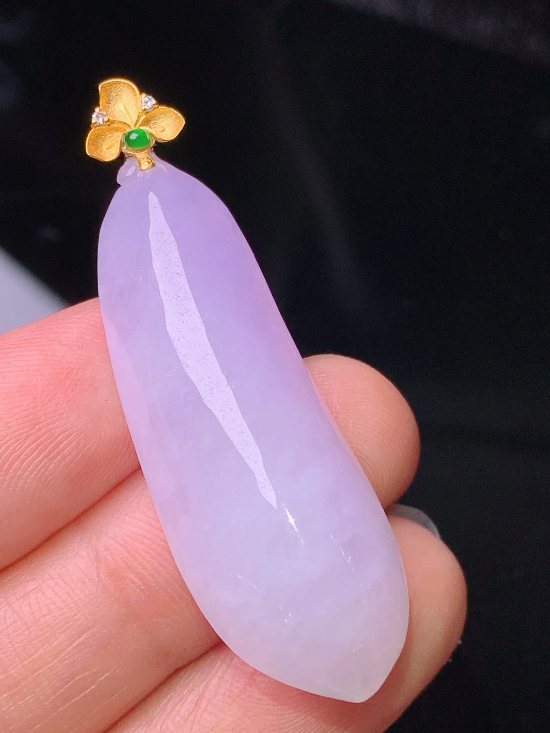 18k金镶嵌紫罗兰福瓜吊坠 玉质细腻 水润亮眼 色泽艳丽 整体尺寸45.5*13.8*9