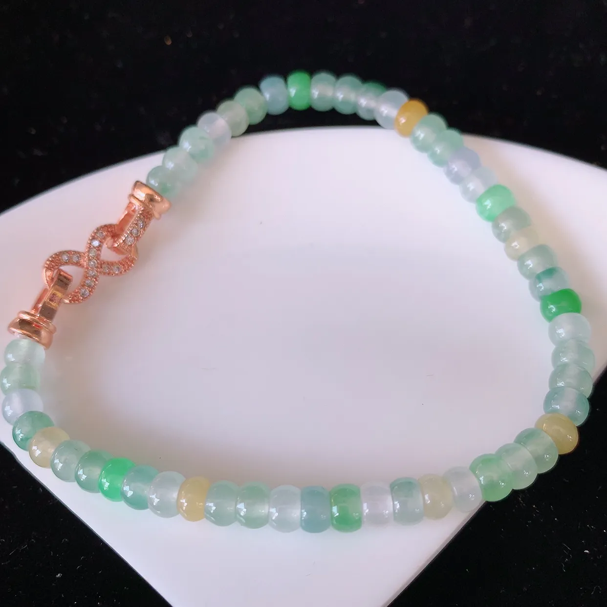 自然光实拍，冰种多宝翡翠手链，多彩翡翠手串，颜色丰富，料子细腻，高档大气，自戴送礼佳品！#60.7取一尺寸4.5mm