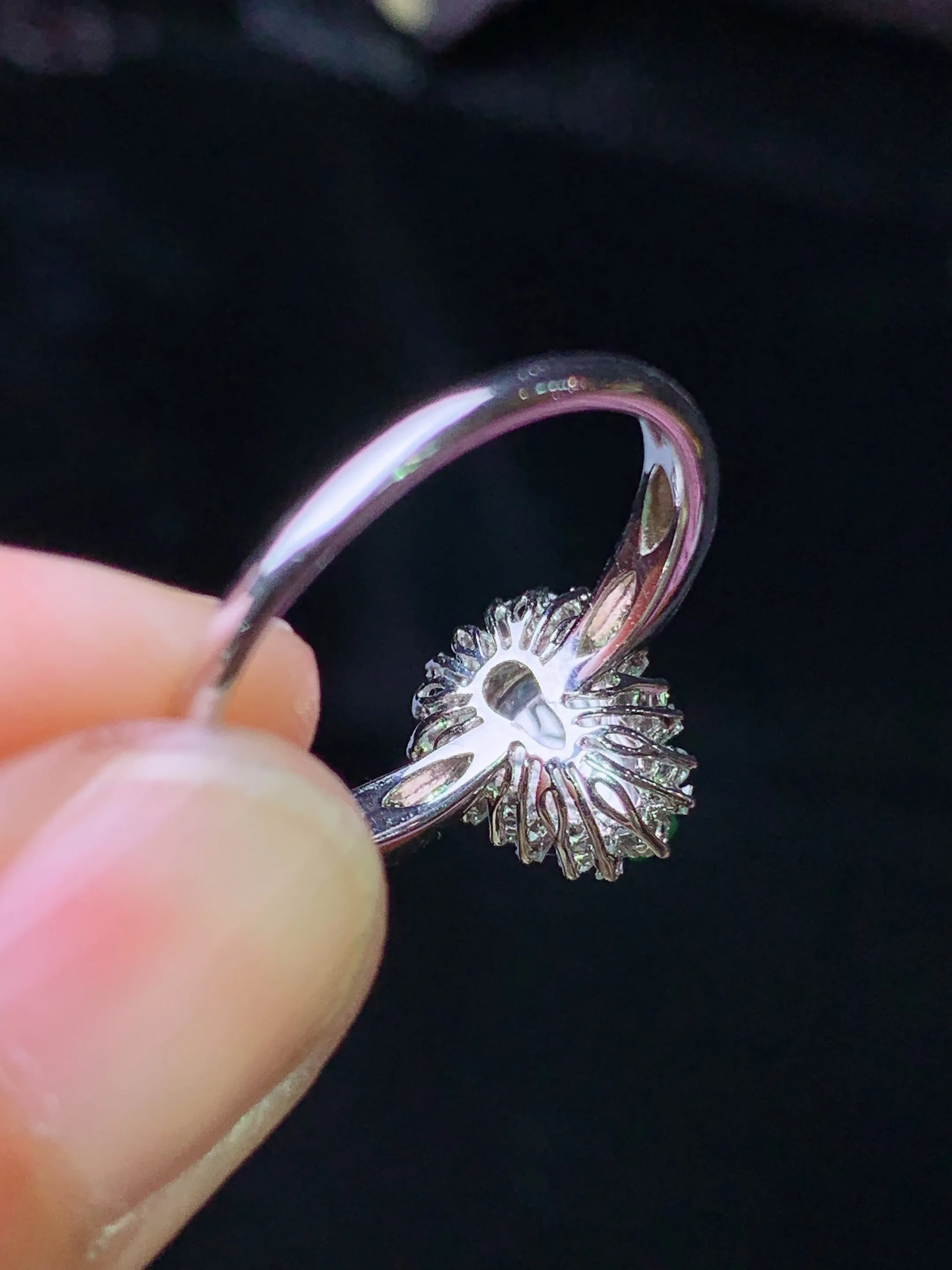 18k金钻镶嵌翠绿葫芦戒指 玉质细腻 水润亮眼 色泽艳丽 圈口12.5 整体尺寸11.2*8.8*7.5