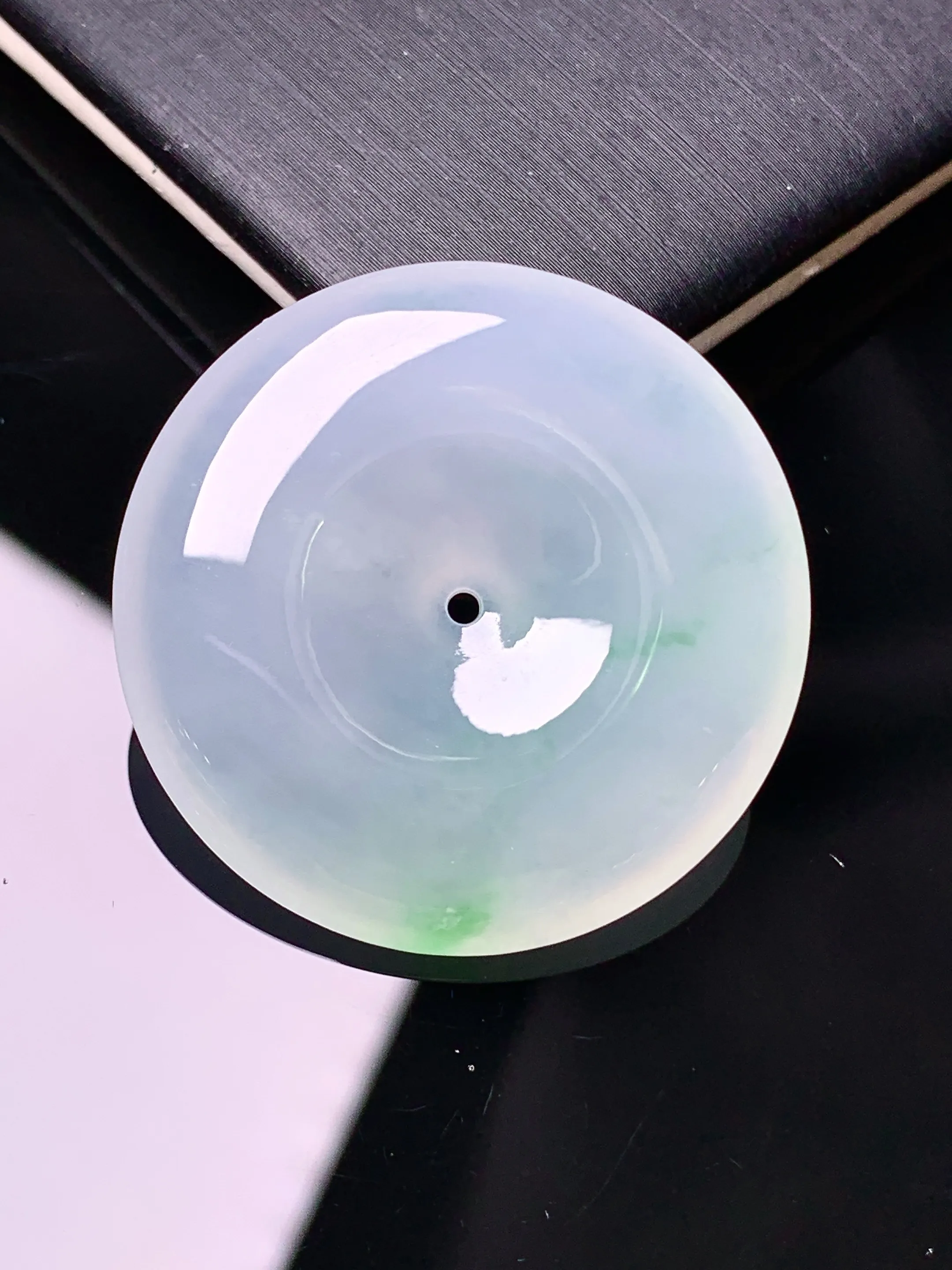 冰种平安扣吊坠 玉质细腻 水润亮眼 色泽艳丽 整体尺寸32*6.8