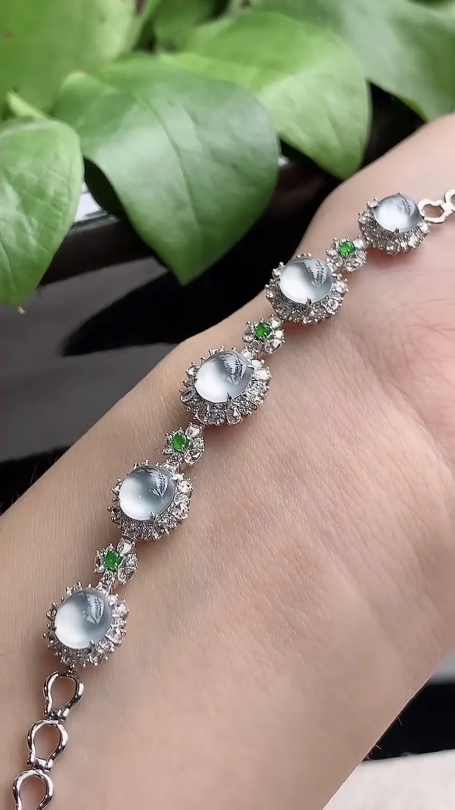 a货翡翠老坑高冰种18K金伴钻镶嵌白月光蛋面手链 尺寸6.5×6×7mm 重量9.54g 1207