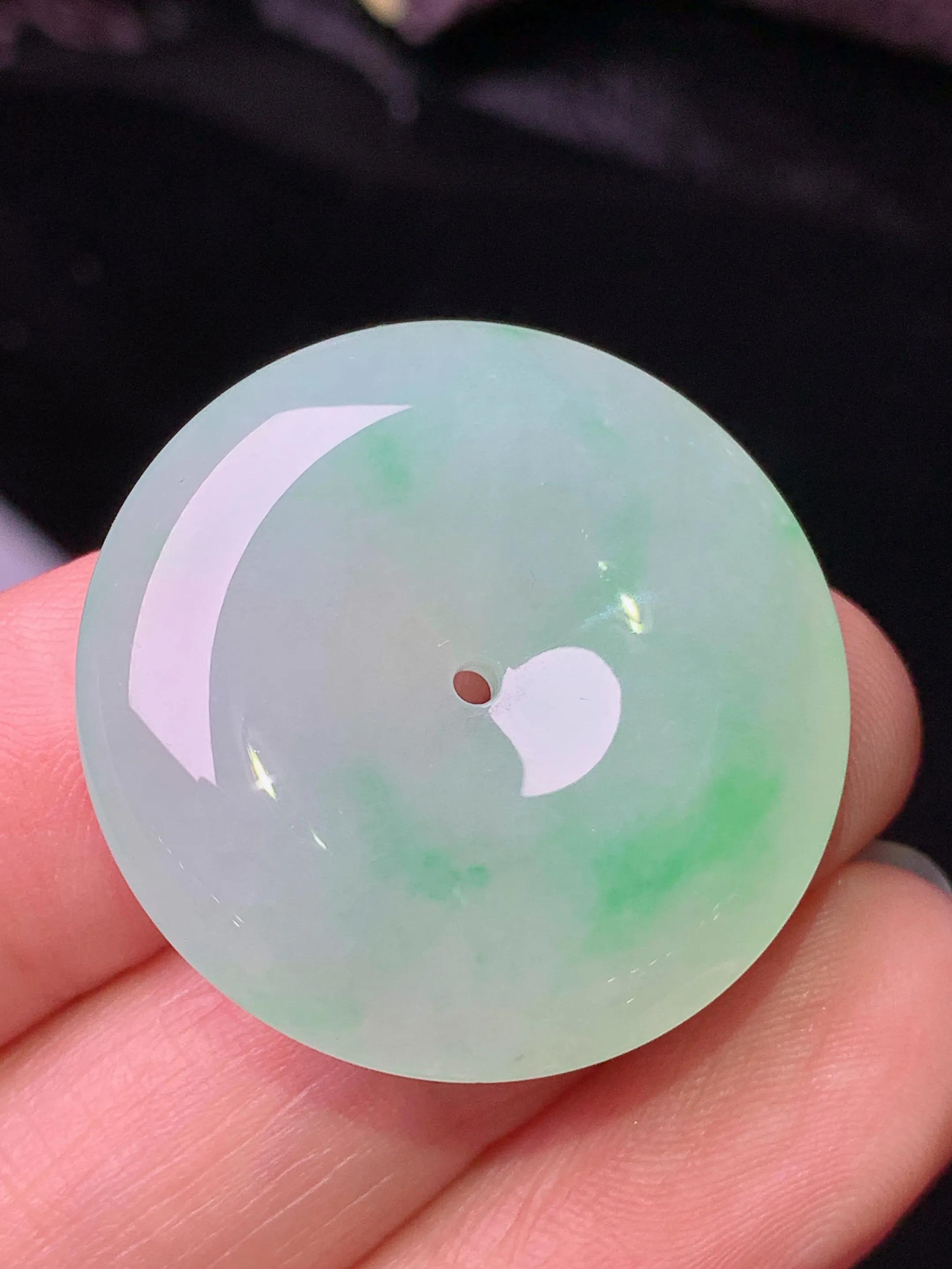 飘绿平安扣吊坠 玉质细腻 水润亮眼 色泽艳丽 整体尺寸27.5*6.8