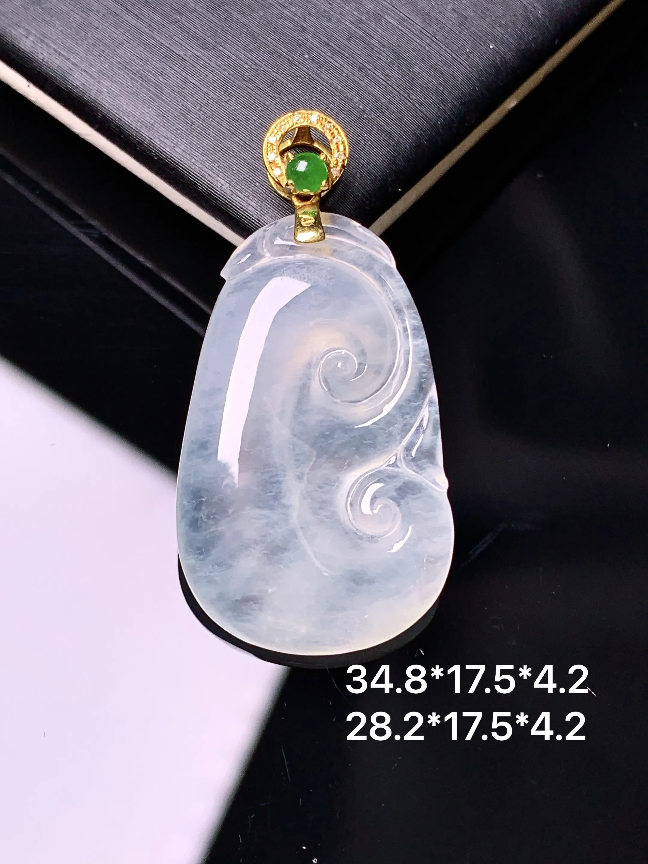 18k金镶嵌冰种如意吊坠 玉质细腻 水润亮眼 色泽艳丽 整体尺寸34.8*17.5*4.2