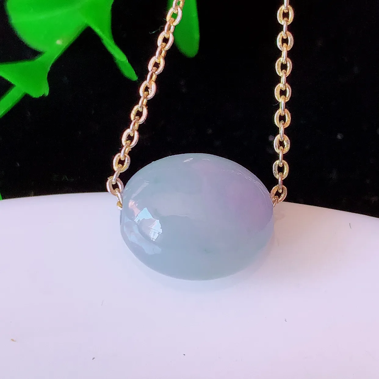 自然光实拍，冰紫罗兰飘花翡翠路路通吊坠，寓意好运连连，路路畅通，经典款式，财运滚滚，路路通，佩戴效果更好！配银链子#94.7