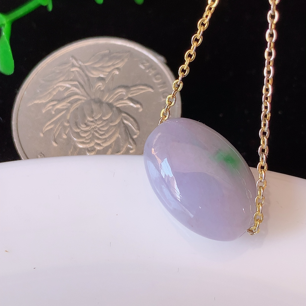 自然光实拍，冰润春带彩翡翠路路通吊坠，寓意好运连连，路路畅通，经典款式，财运滚滚，路路通，佩戴效果更好！配银链子#94.7