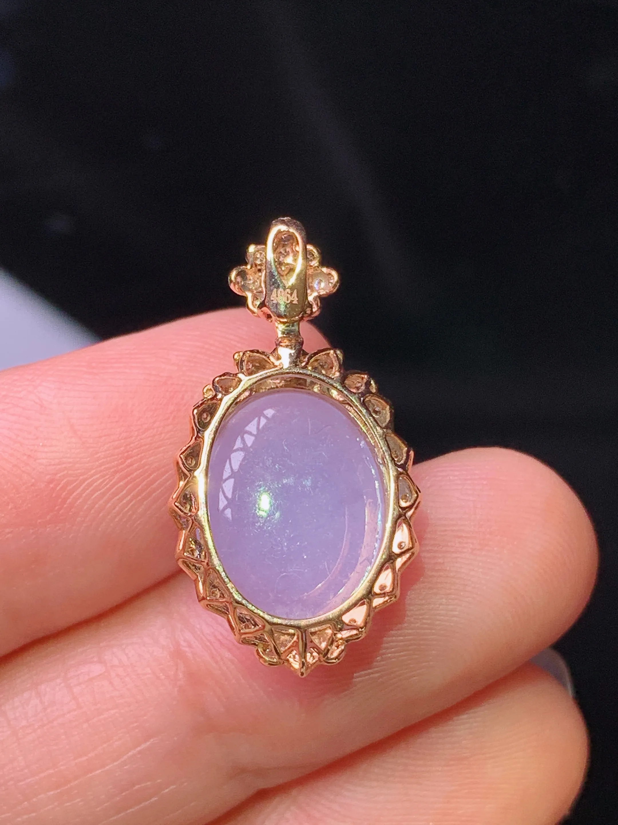 18k金钻镶嵌紫罗兰蛋面吊坠 玉质细腻 水润亮眼 色泽艳丽 整体尺寸24.5*13.5*9.6