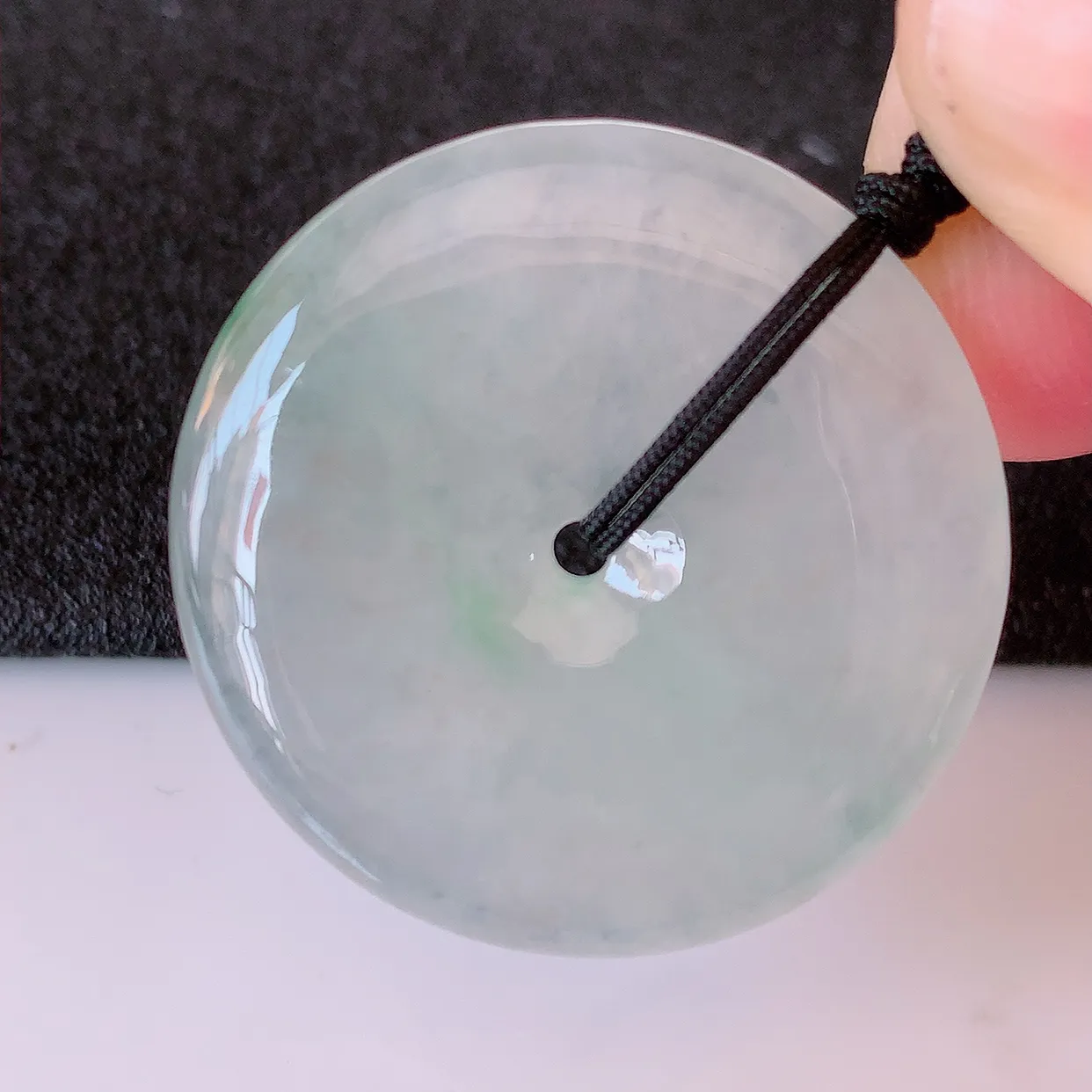 自然光实拍，冰种飘花翡翠平安扣吊坠，冰透，灵动飘逸，寓意平平安安，平安扣佩戴端庄漂亮！#41.7