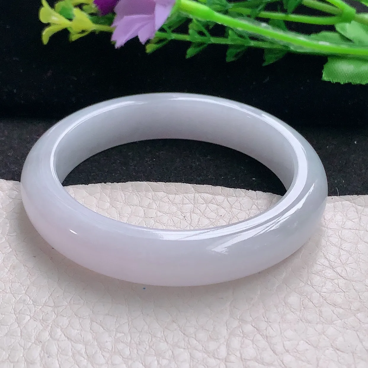 z自然光53.5*11.6*8平安镯 翡翠a货玉手镯淡紫秀气宽边珠宝玉手环